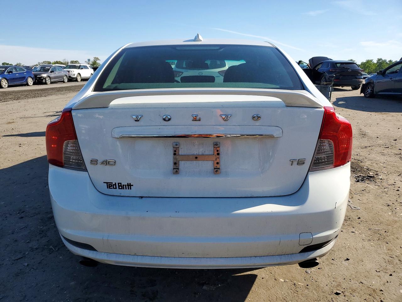 2011 Volvo S40 T5 White vin: YV1672MS6B2540063