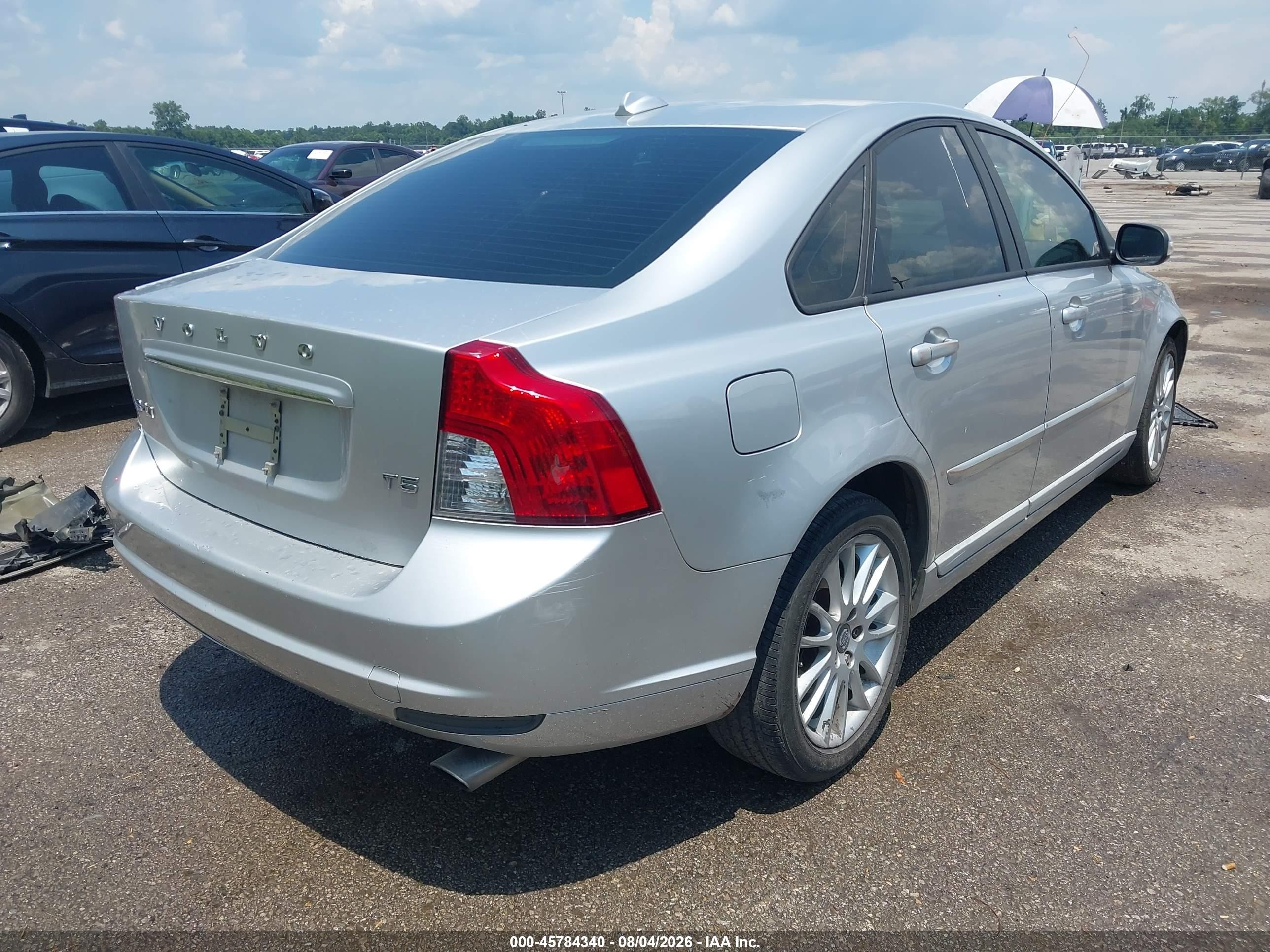 2011 Volvo S40 T5/t5 R-design Silver vin: YV1672MS6B2547210