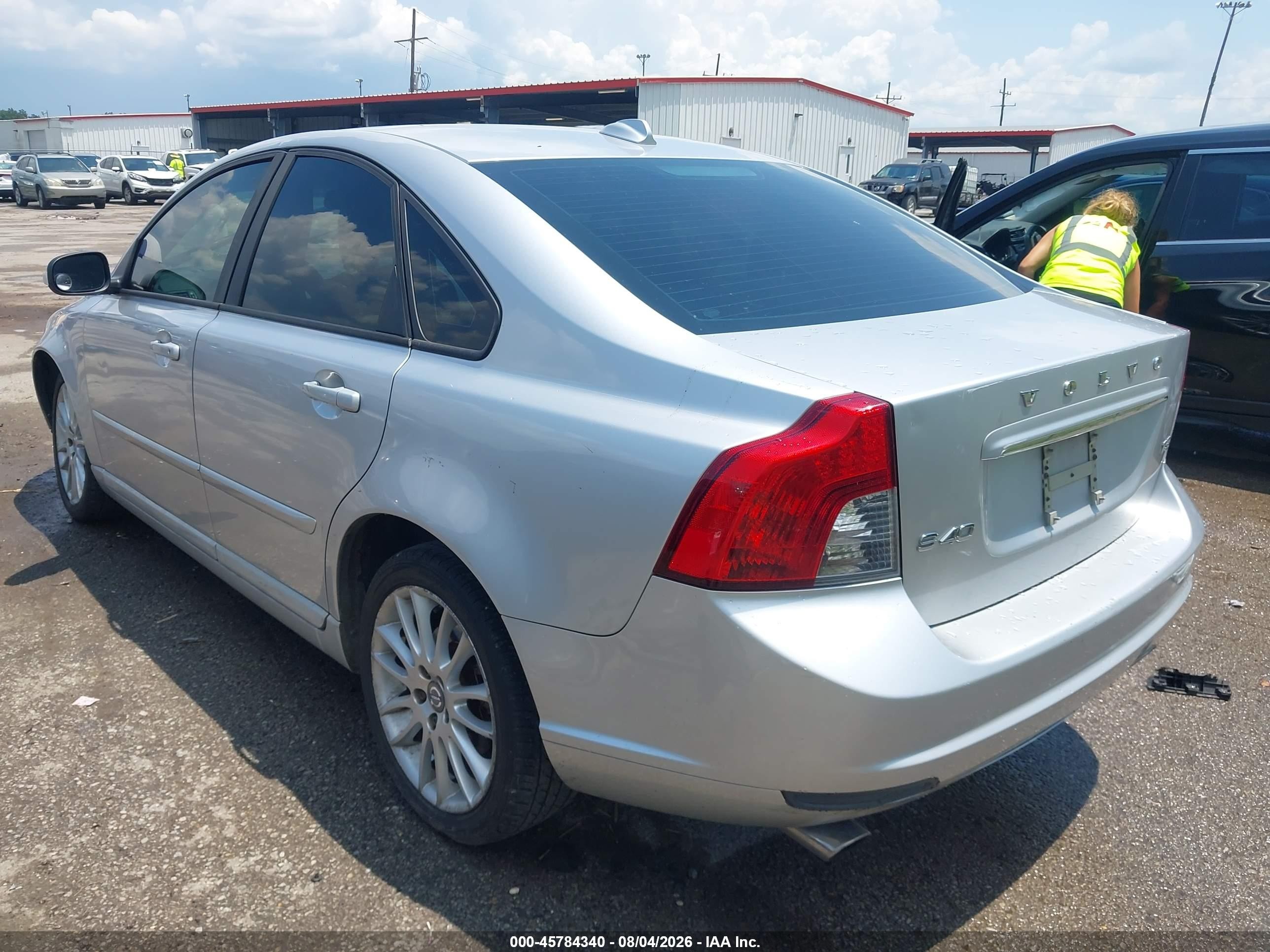 2011 Volvo S40 T5/t5 R-design Silver vin: YV1672MS6B2547210