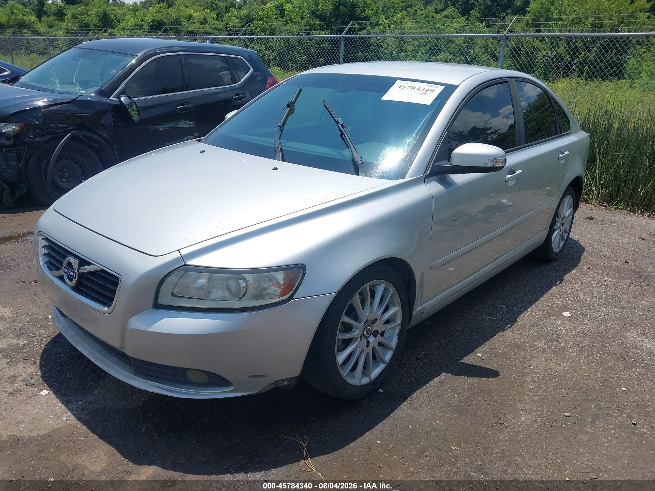 2011 Volvo S40 T5/t5 R-design Silver vin: YV1672MS6B2547210