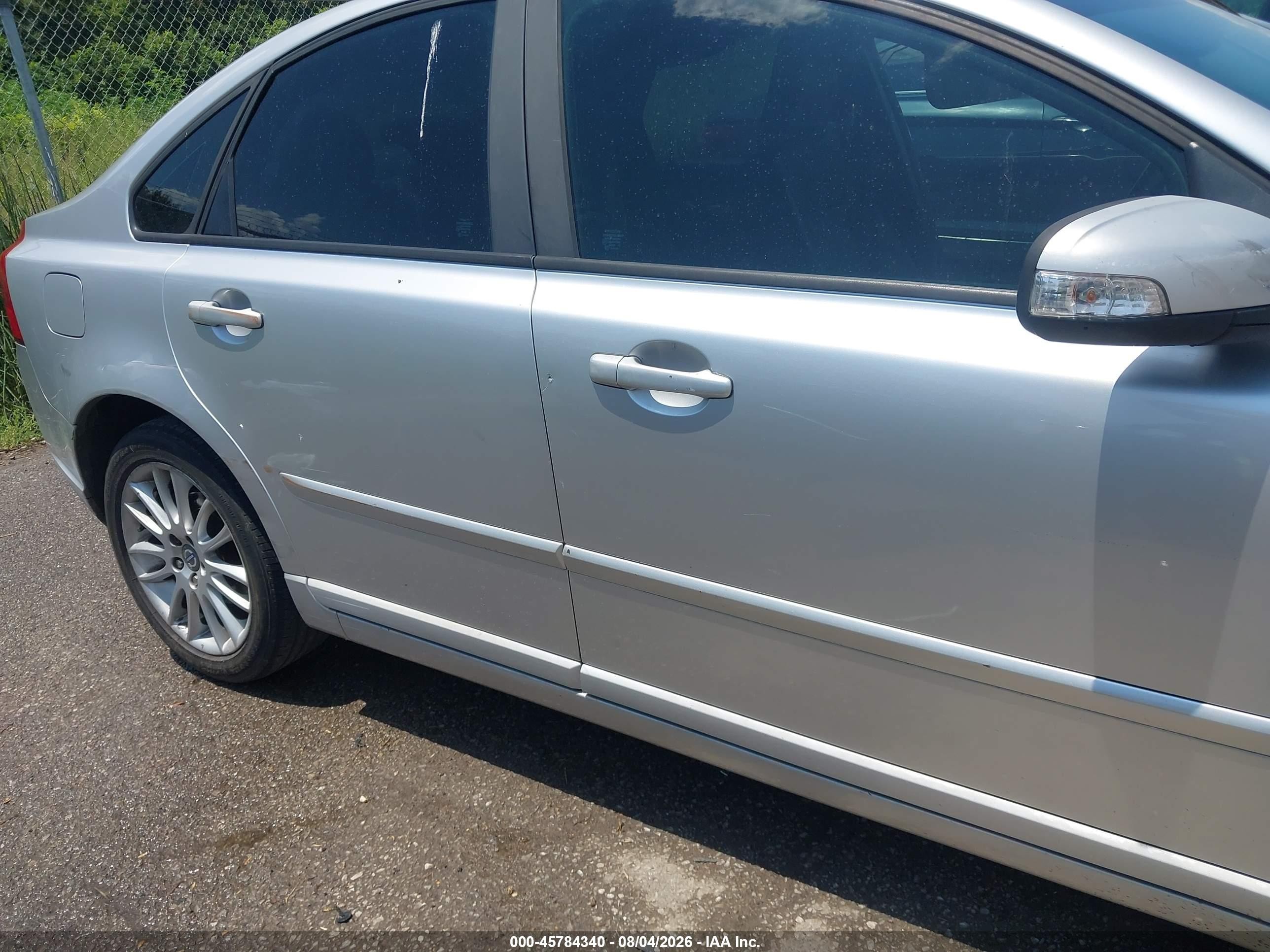 2011 Volvo S40 T5/t5 R-design Silver vin: YV1672MS6B2547210