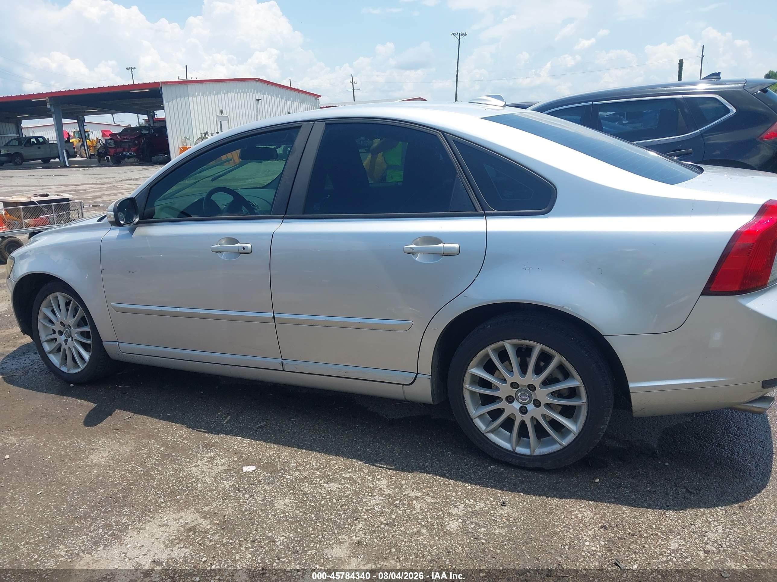 2011 Volvo S40 T5/t5 R-design Silver vin: YV1672MS6B2547210