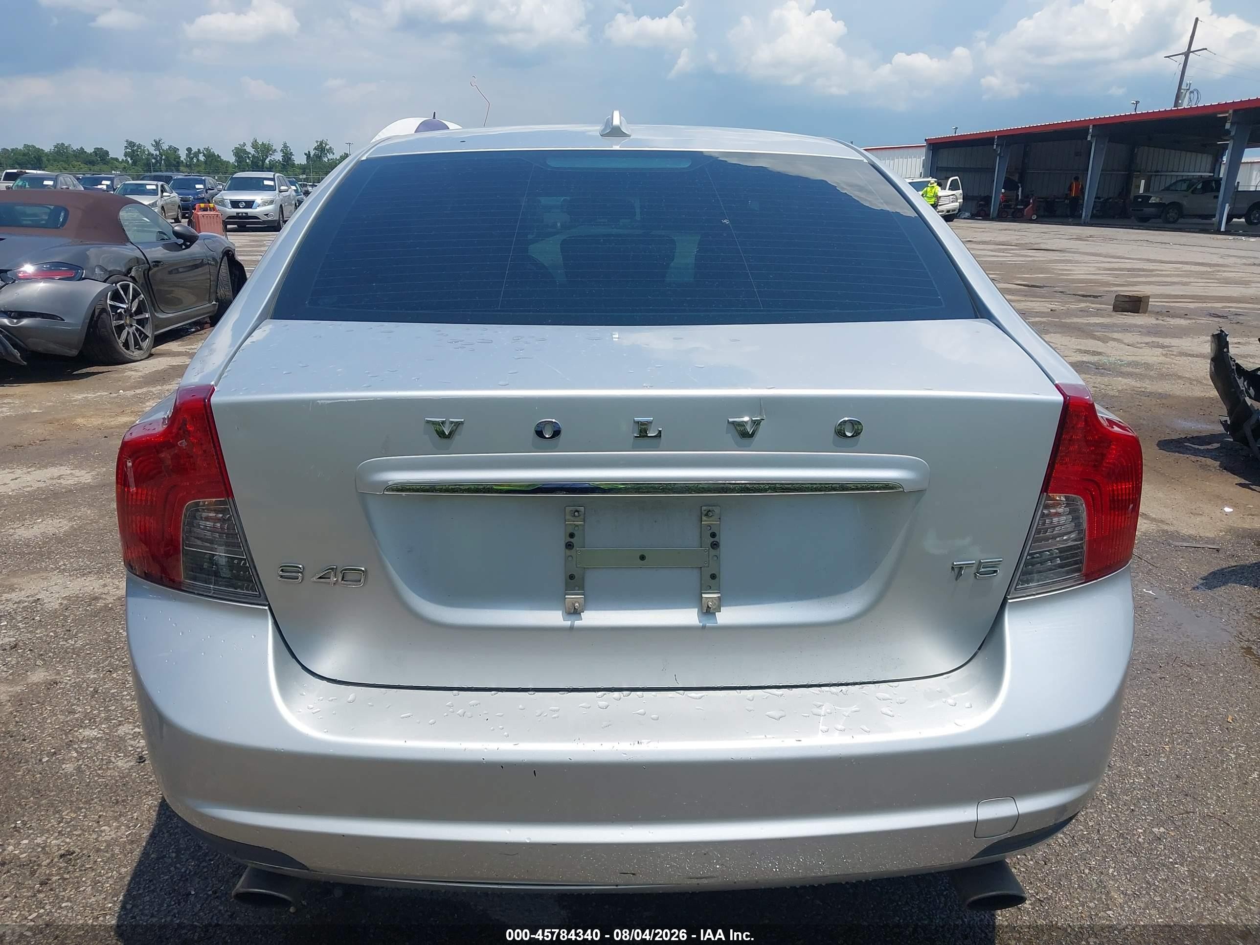 2011 Volvo S40 T5/t5 R-design Silver vin: YV1672MS6B2547210