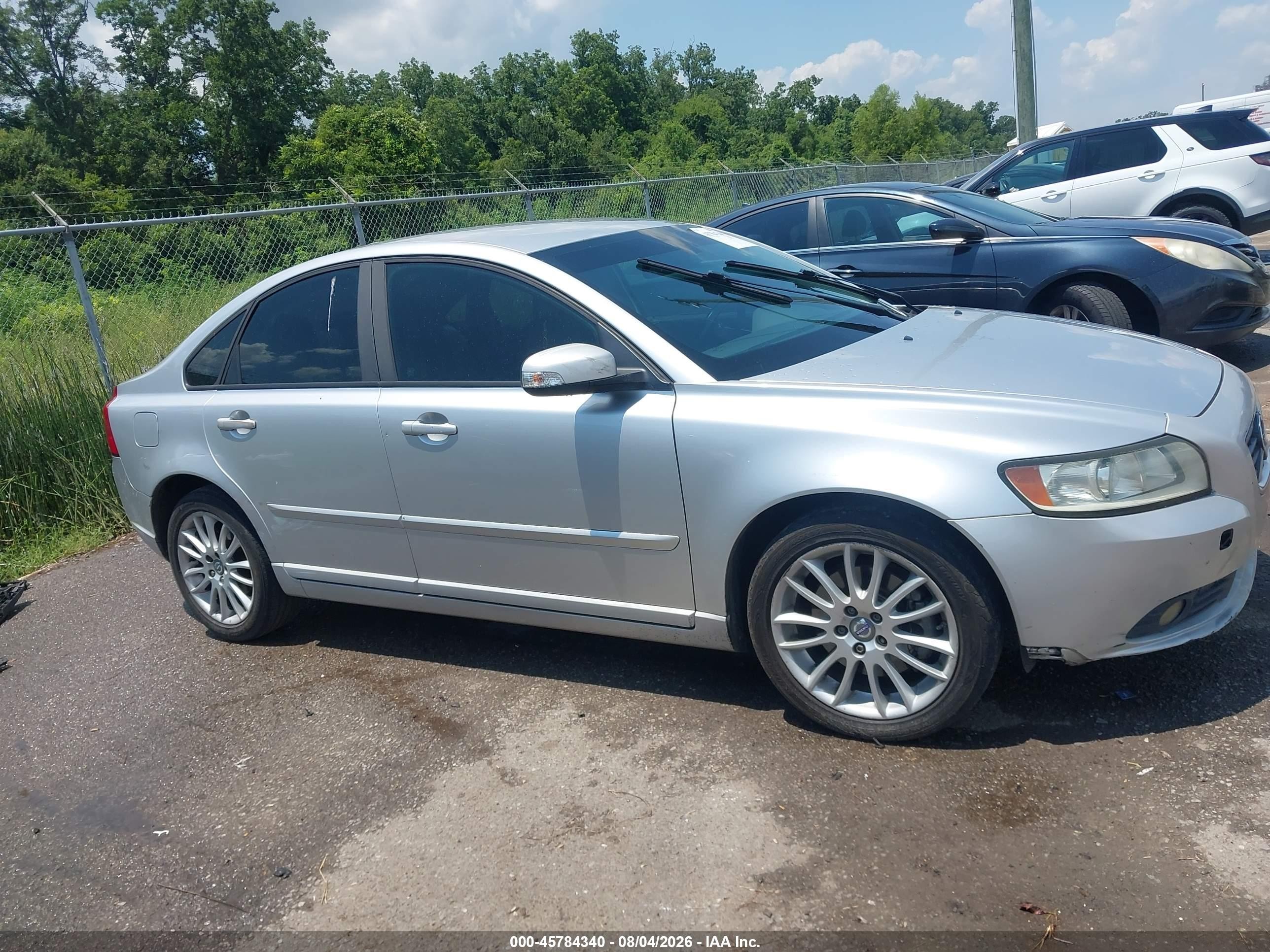 2011 Volvo S40 T5/t5 R-design Silver vin: YV1672MS6B2547210