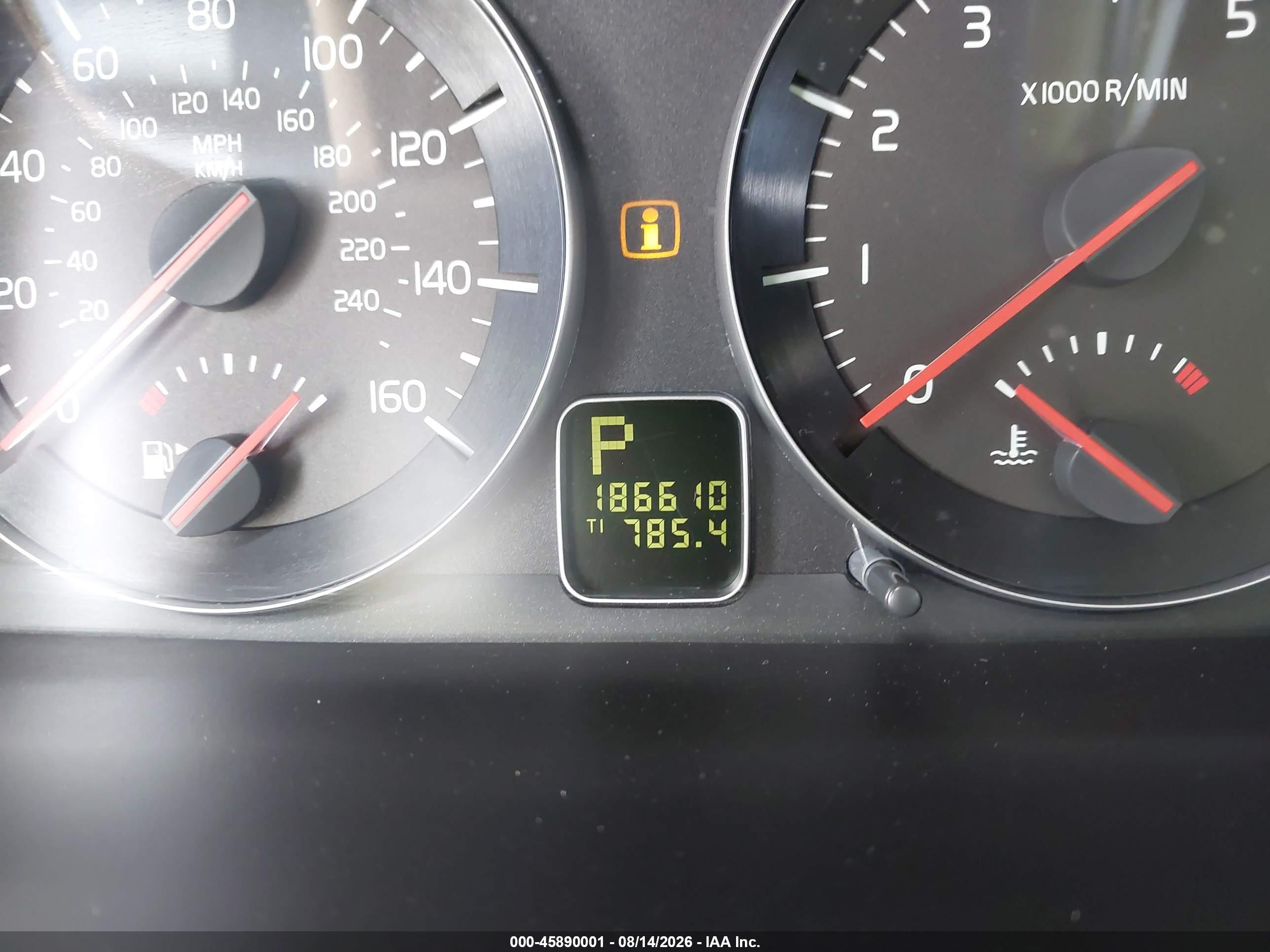 2011 Volvo S40 R-design/t5 (fleet Only)/t5 (retail Only) White vin: YV1672MS8B2546172
