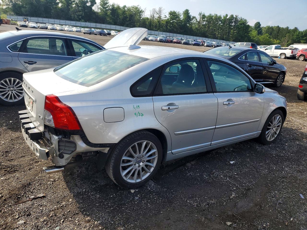 2011 Volvo S40 T5 Silver vin: YV1672MS9B2549324