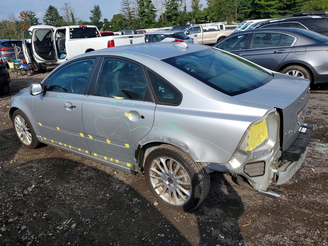 2011 Volvo S40 T5 Silver vin: YV1672MS9B2549324