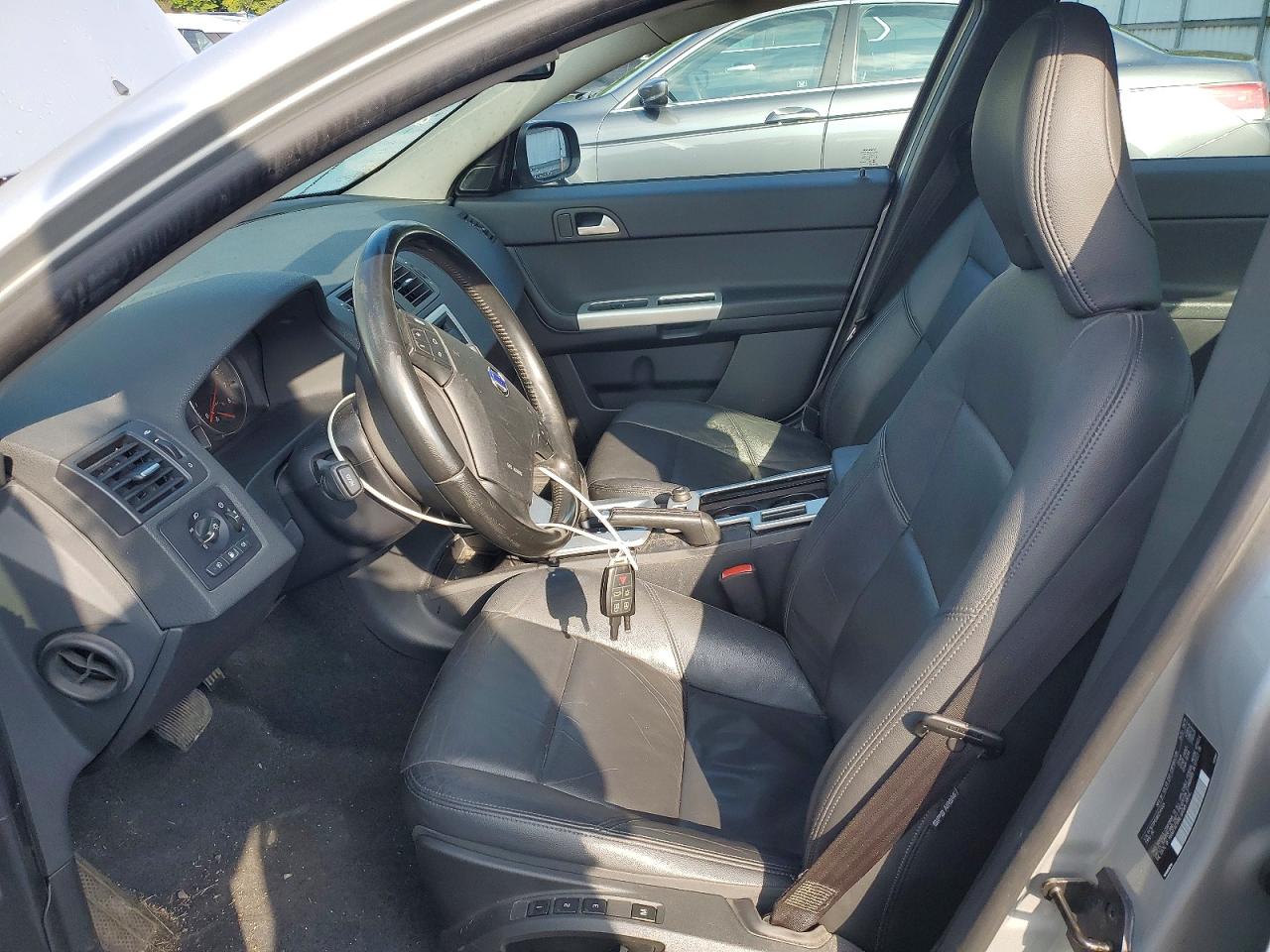 2011 Volvo S40 T5 Silver vin: YV1672MS9B2549324