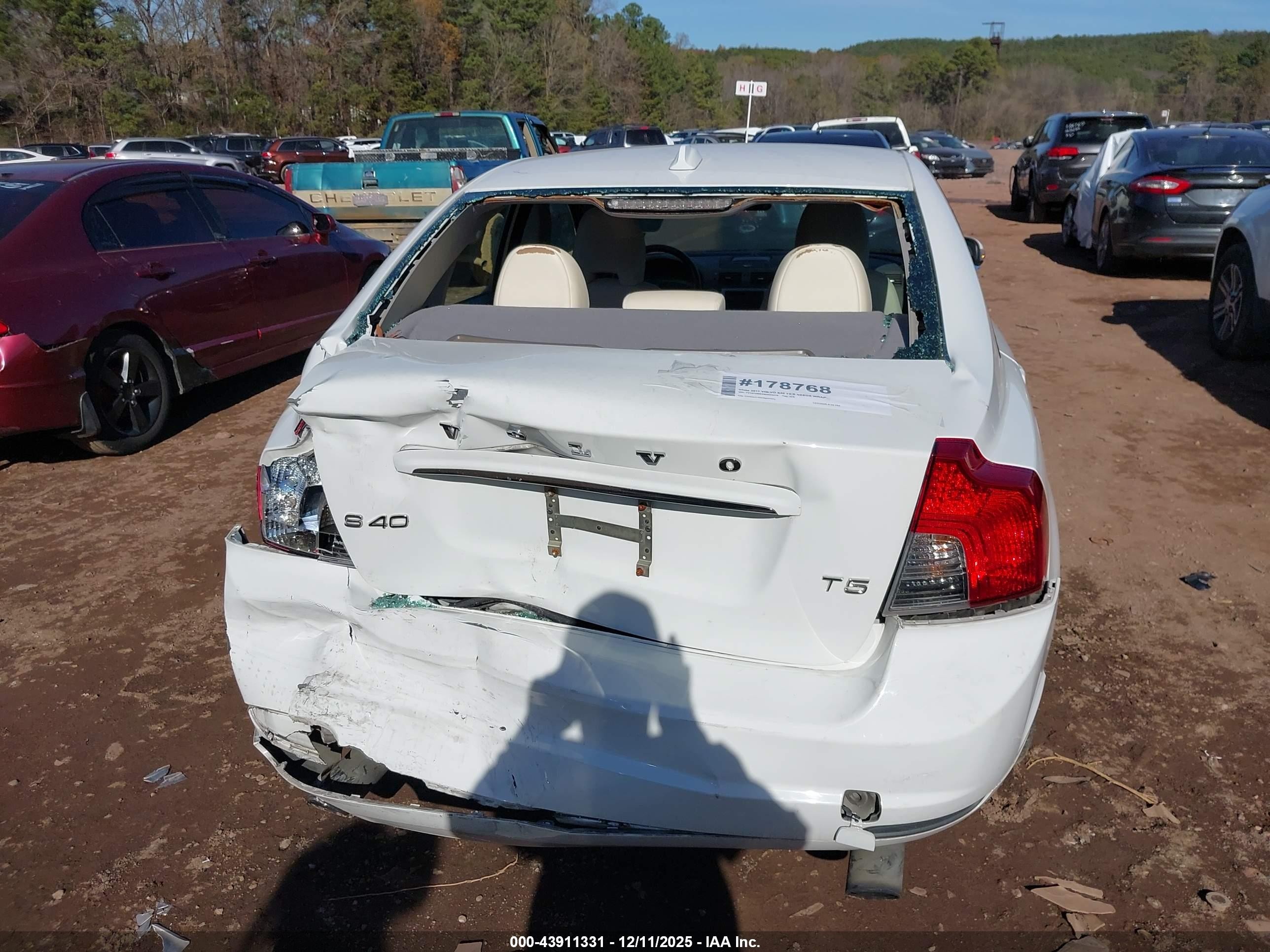 2011 Volvo S40 T5 White vin: YV1672MSXB2532418
