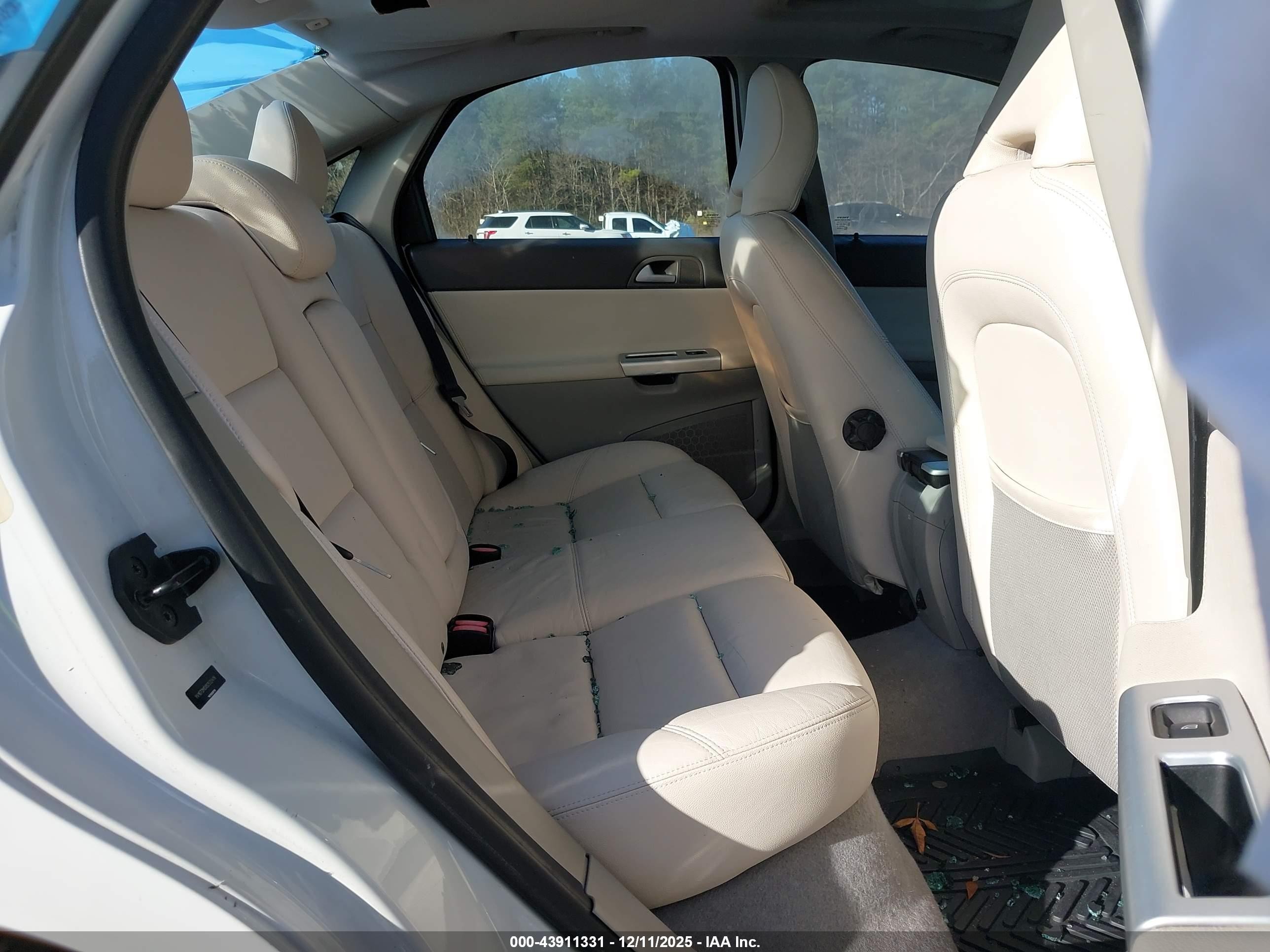 2011 Volvo S40 T5 White vin: YV1672MSXB2532418