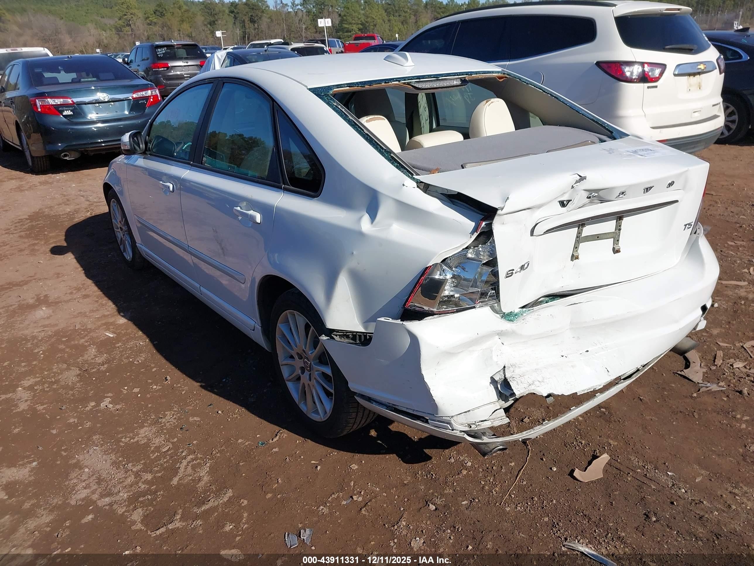 2011 Volvo S40 T5 White vin: YV1672MSXB2532418
