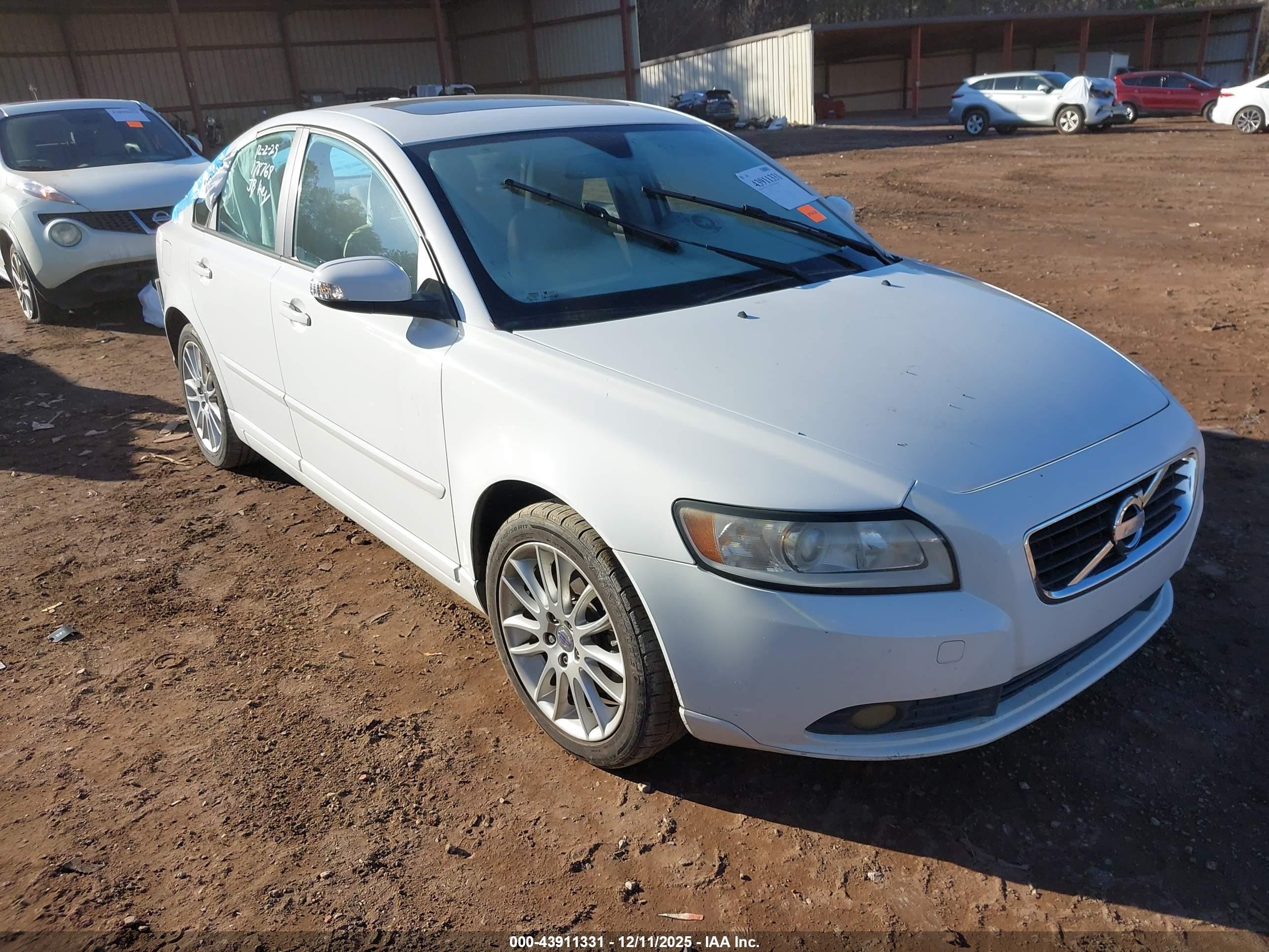 2011 Volvo S40 T5 White vin: YV1672MSXB2532418