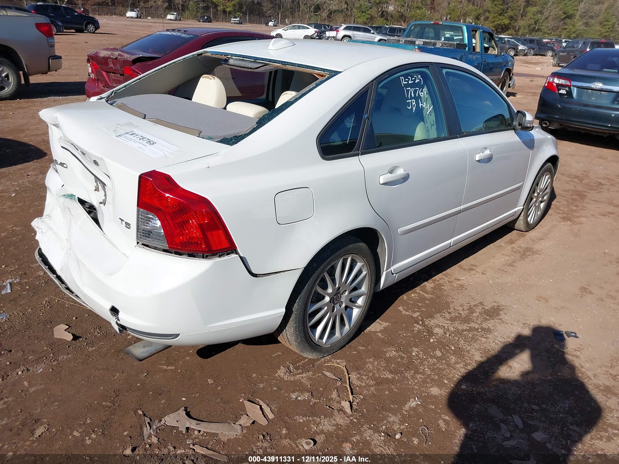 2011 Volvo S40 T5 White vin: YV1672MSXB2532418