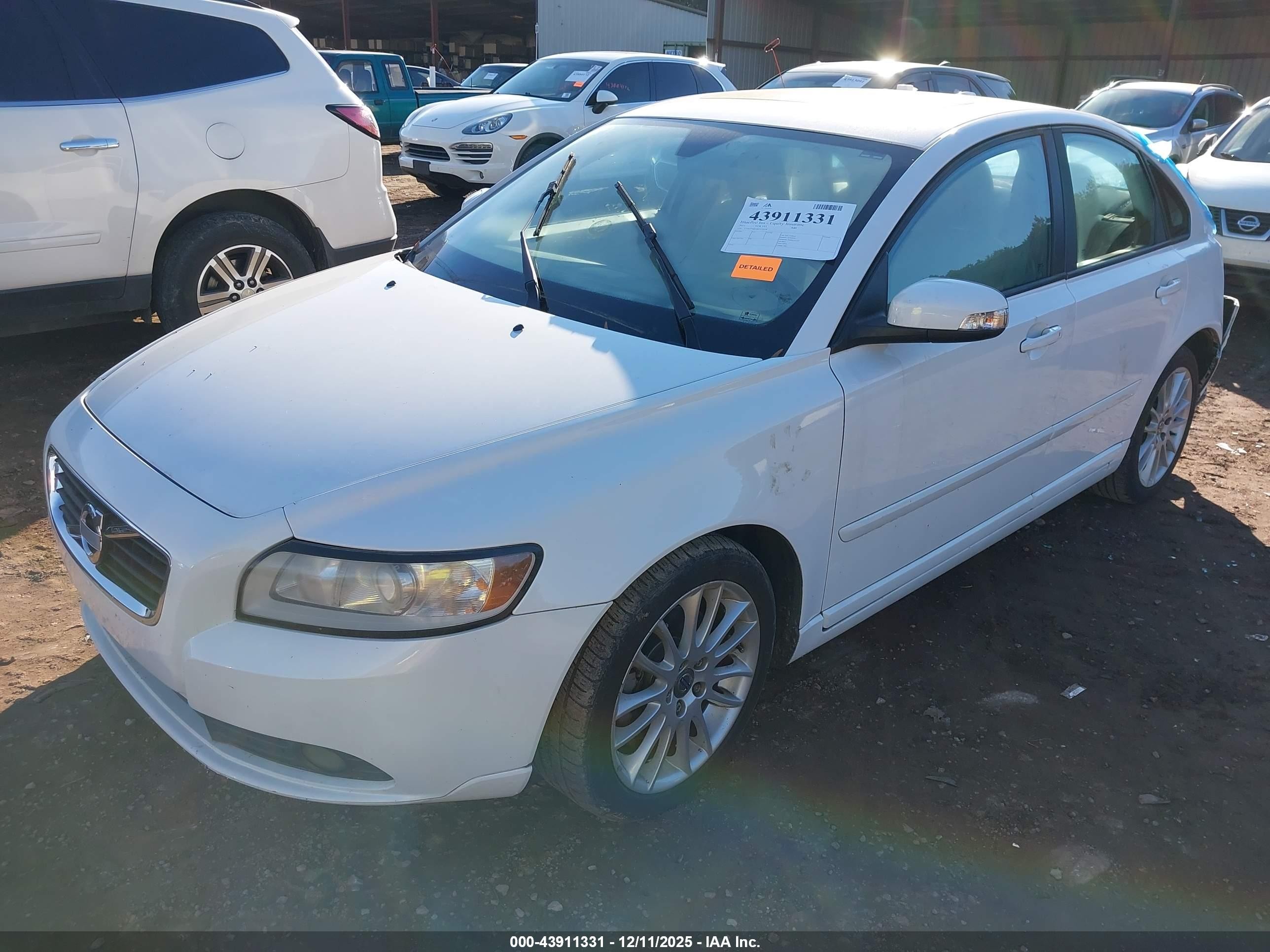 2011 Volvo S40 T5 White vin: YV1672MSXB2532418