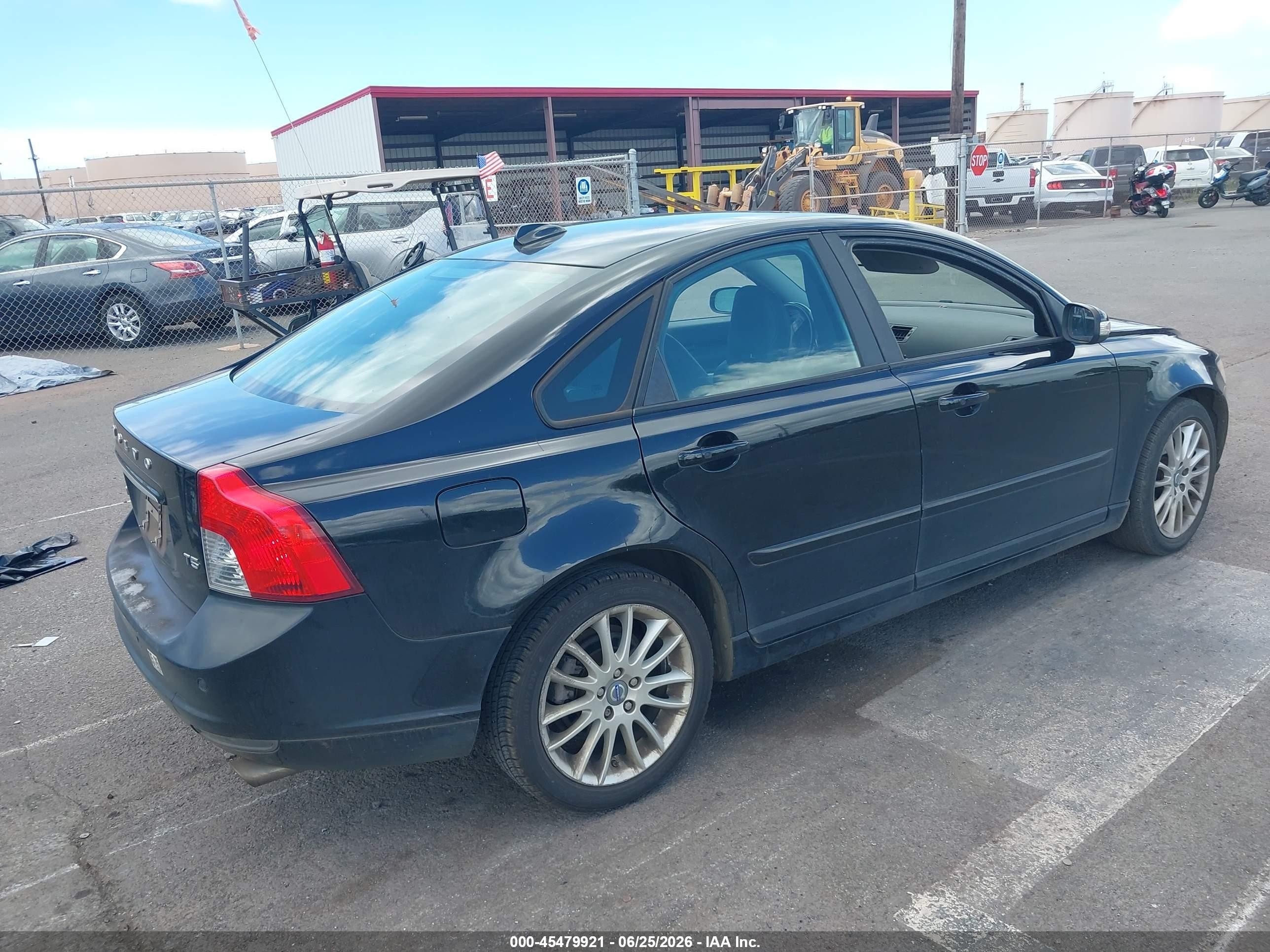 2011 Volvo S40 R-design/t5 (retail Only) Black vin: YV1672MSXB2536260