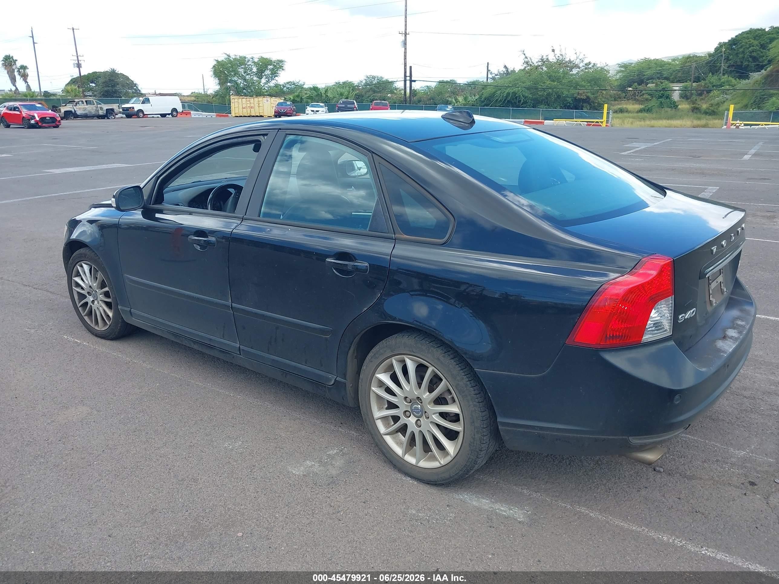2011 Volvo S40 R-design/t5 (retail Only) Black vin: YV1672MSXB2536260