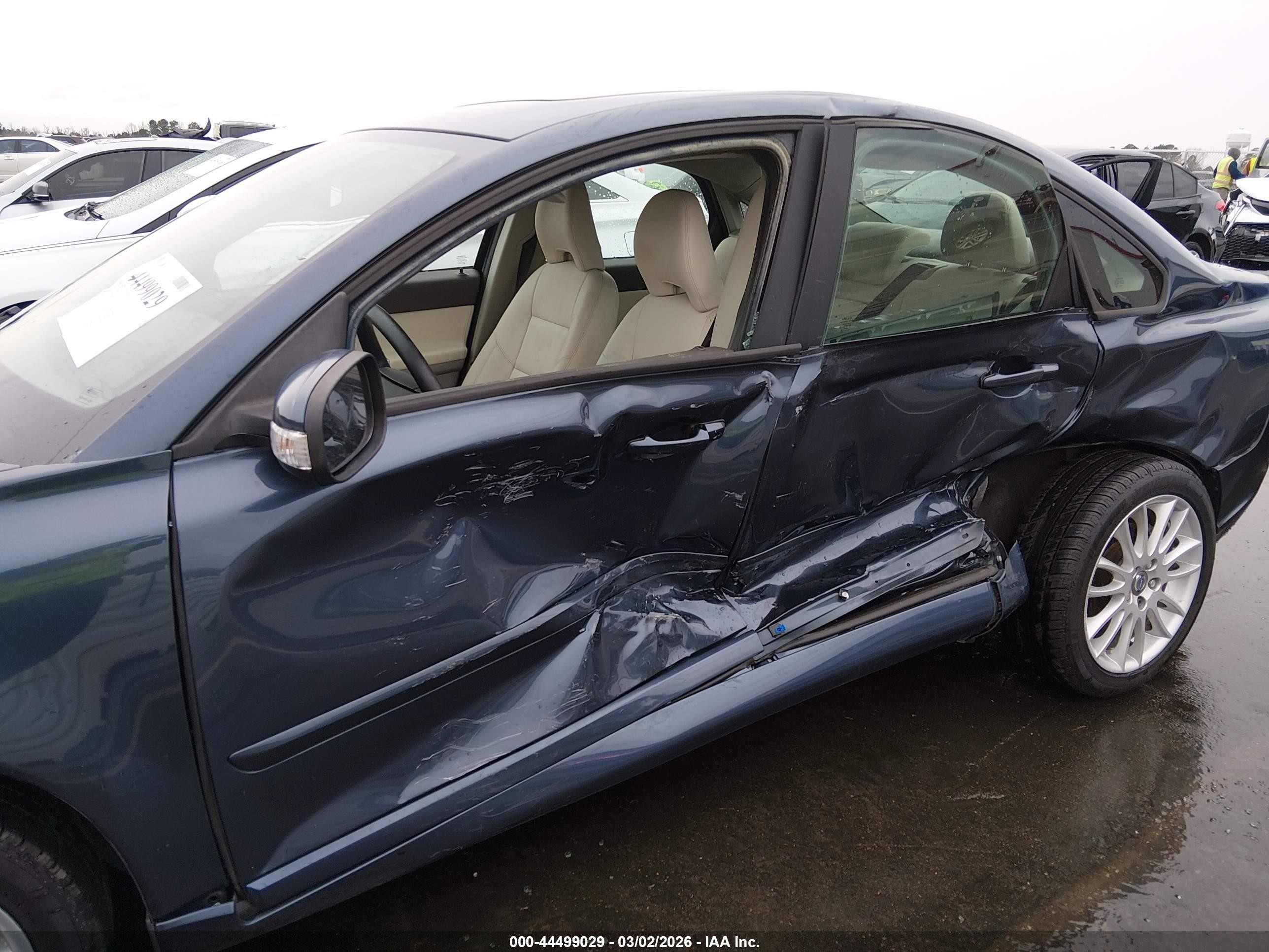 2011 Volvo S40 T5 Dark Blue vin: YV1672MSXB2540664