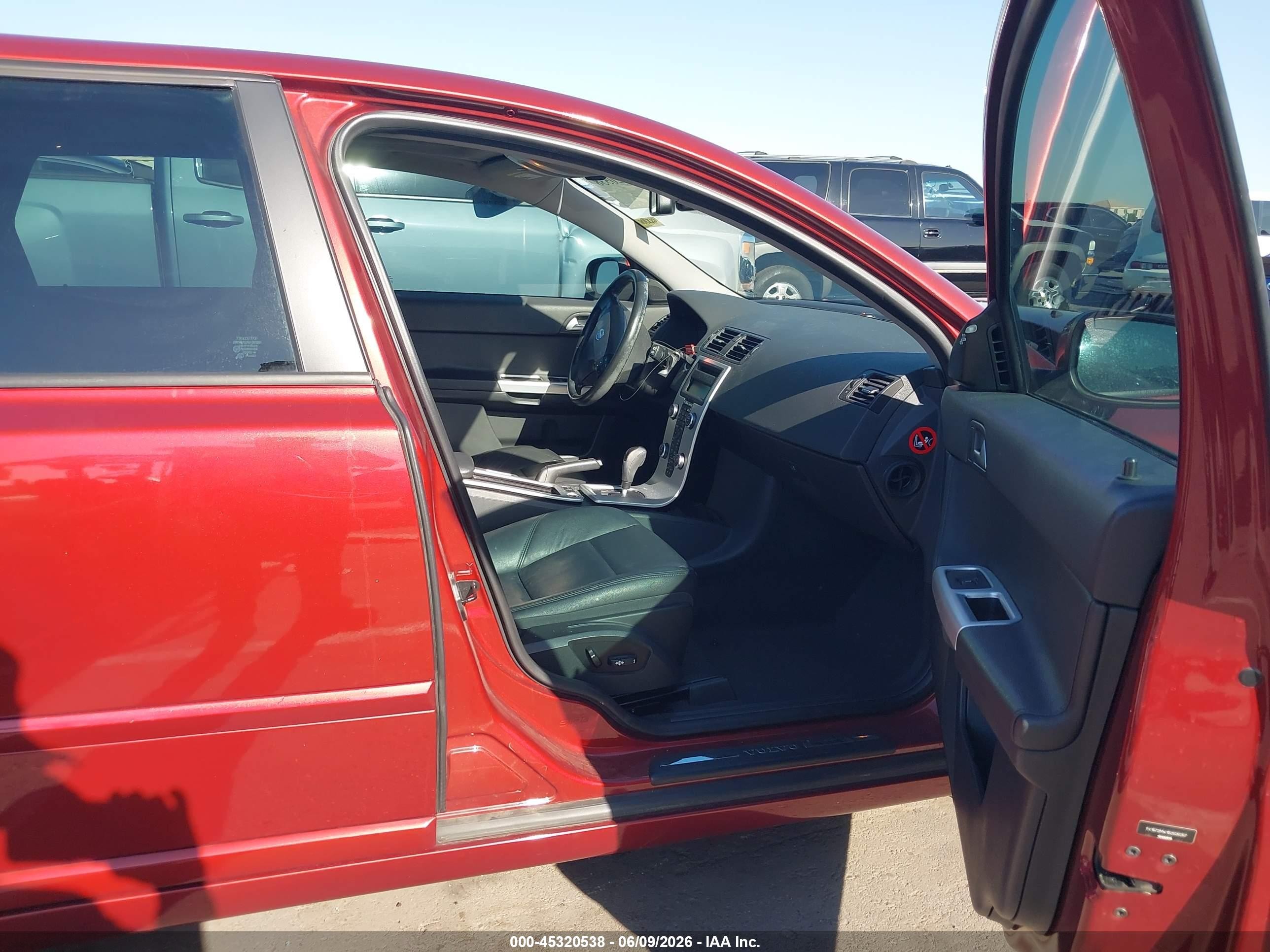 2011 Volvo V50 T5 Red vin: YV1672MW1B2606067