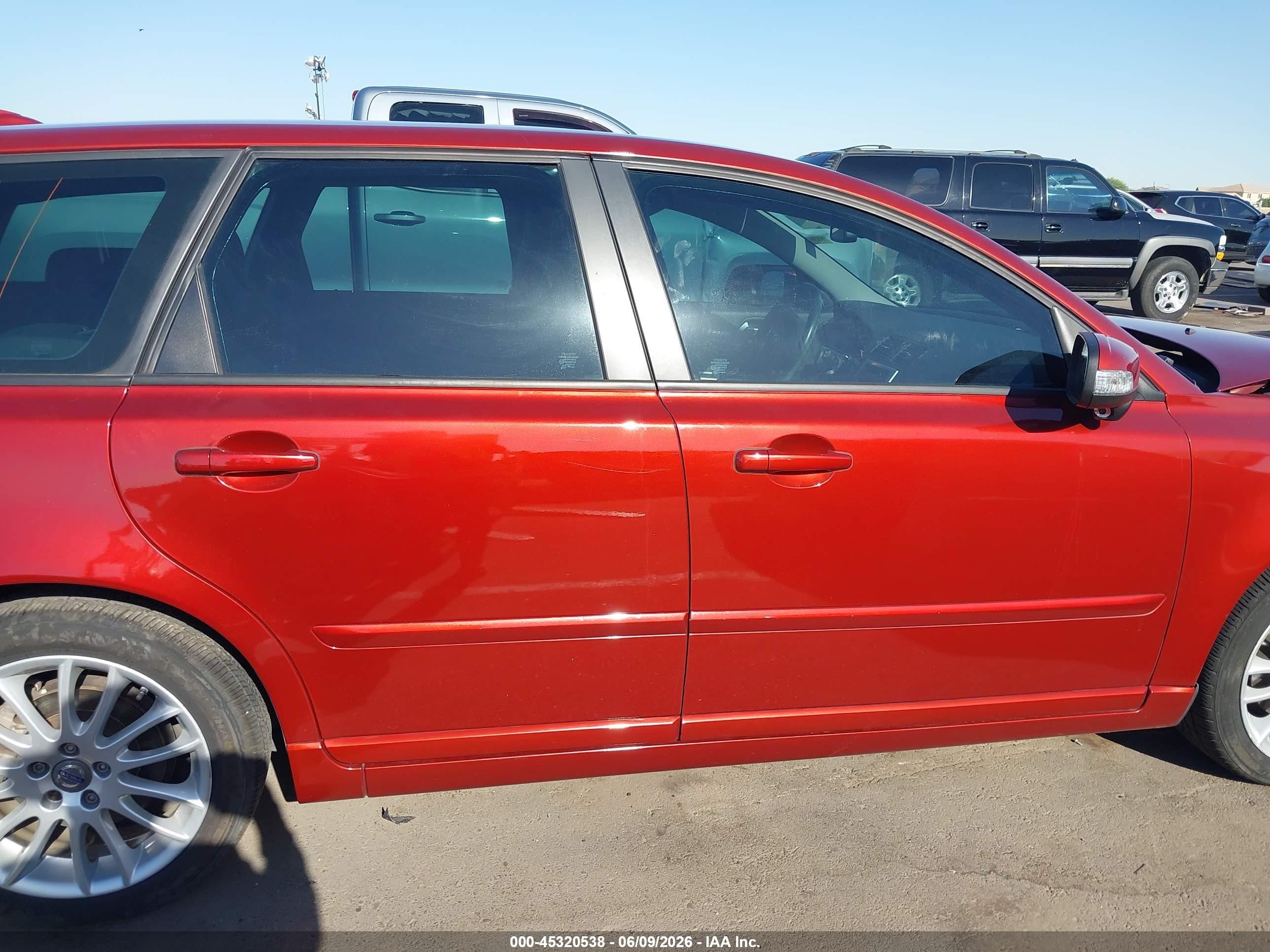 2011 Volvo V50 T5 Red vin: YV1672MW1B2606067