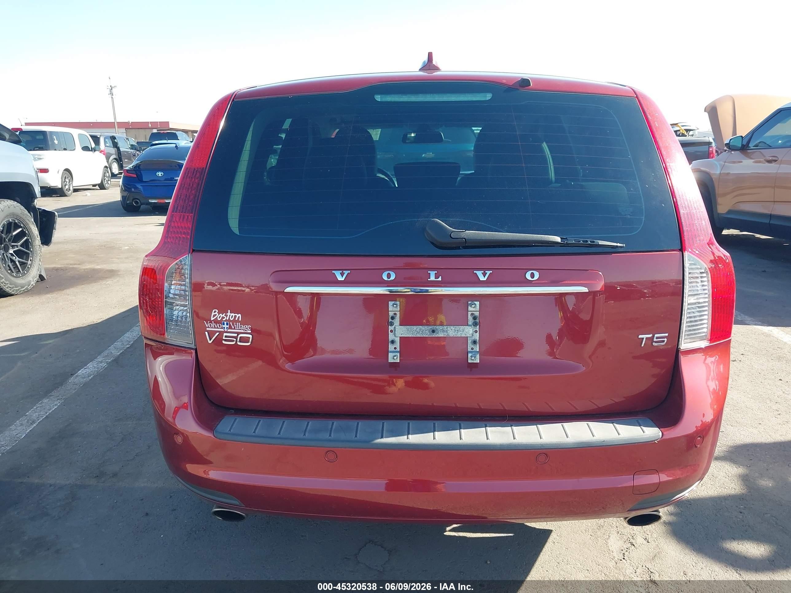 2011 Volvo V50 T5 Red vin: YV1672MW1B2606067