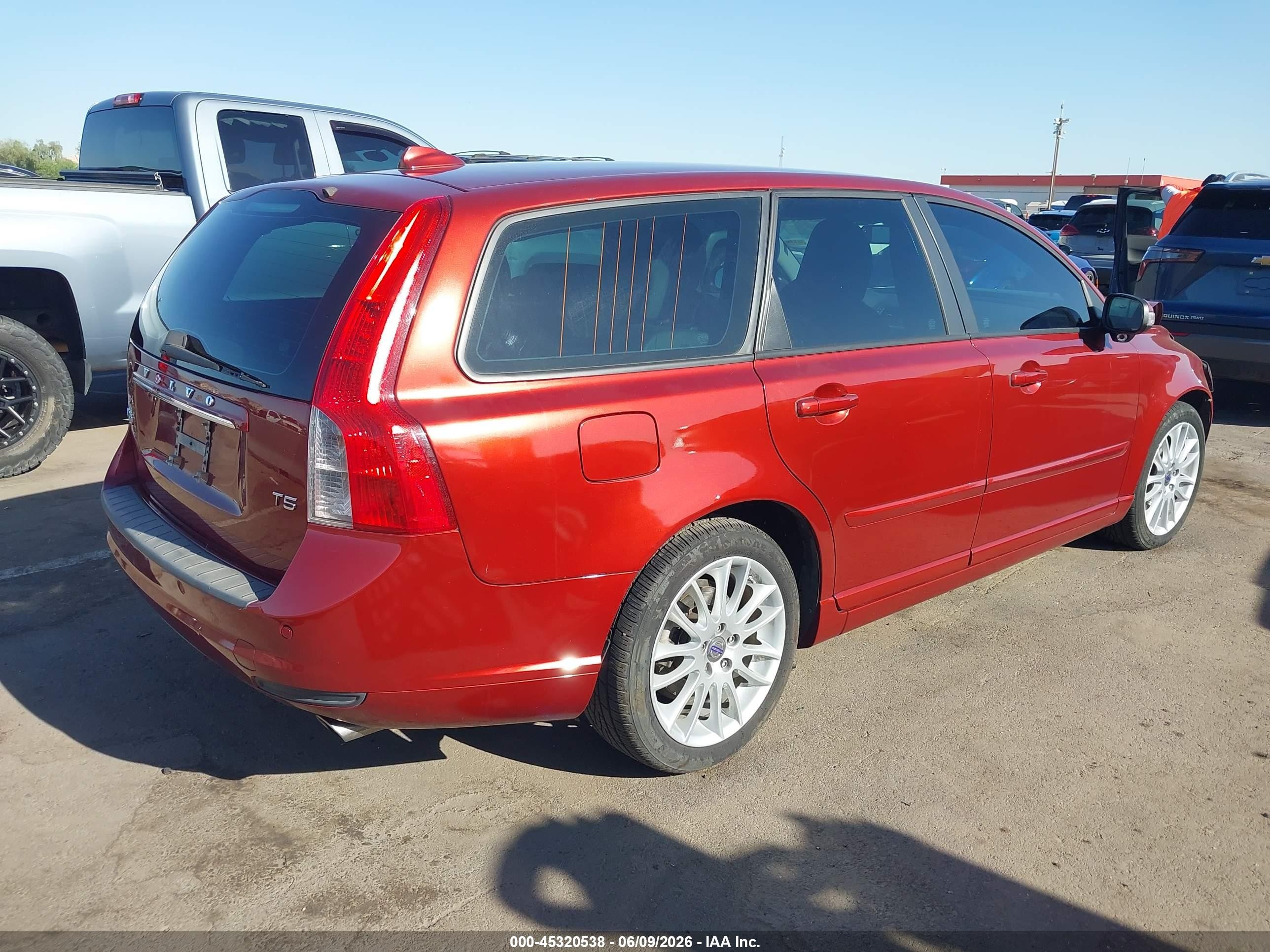 2011 Volvo V50 T5 Red vin: YV1672MW1B2606067