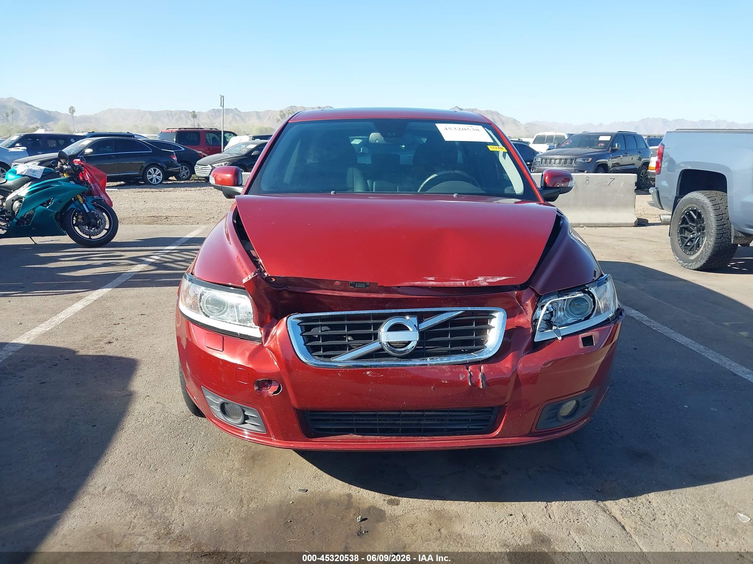 2011 Volvo V50 T5 Red vin: YV1672MW1B2606067