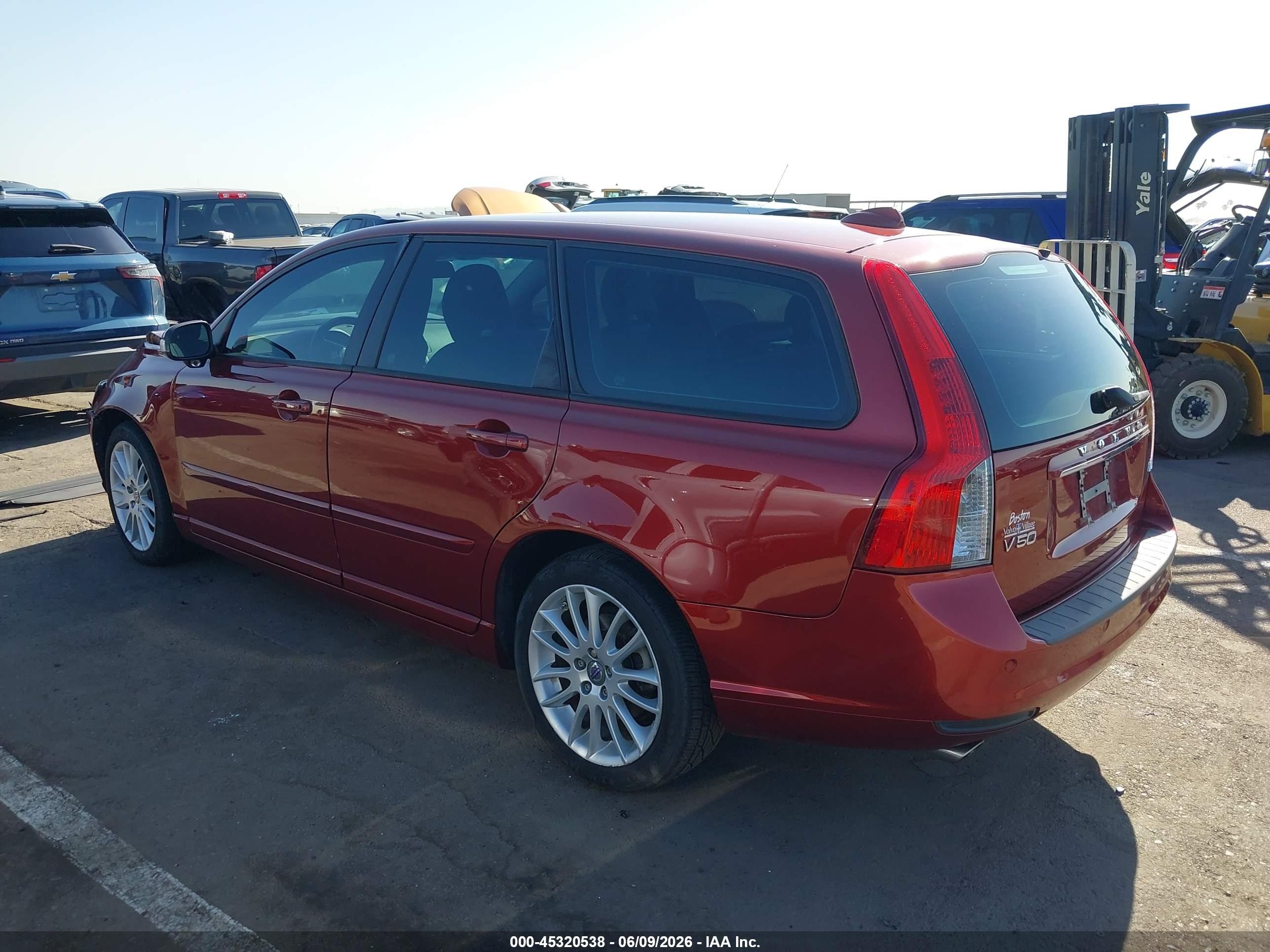 2011 Volvo V50 T5 Red vin: YV1672MW1B2606067