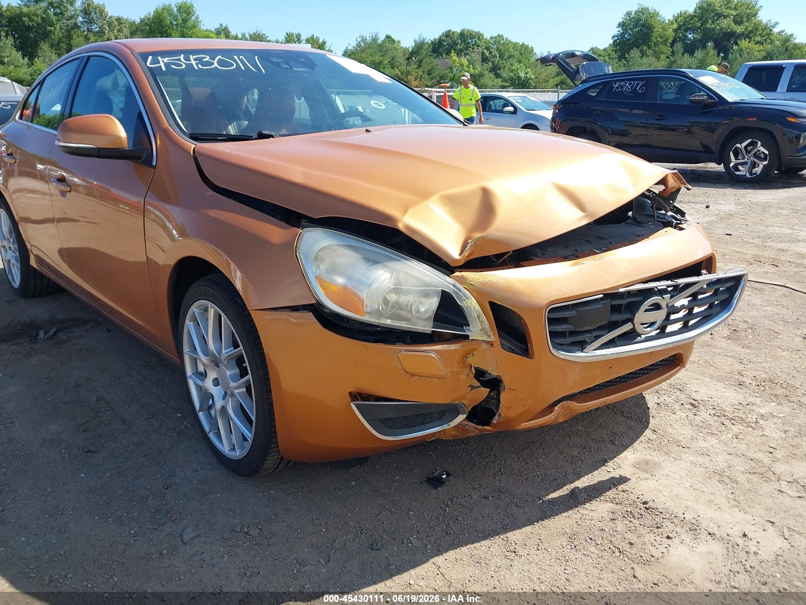 2011 Volvo S60 T6 Оранжевый vin: YV1902FH0B2000677