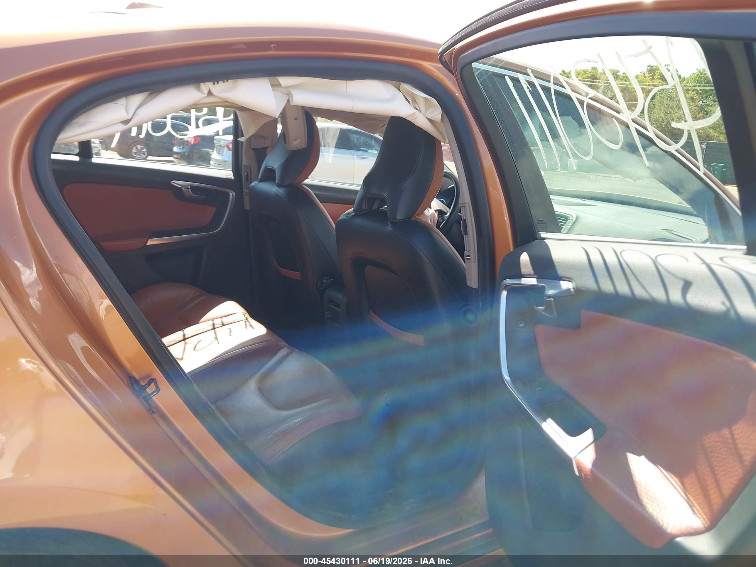 2011 Volvo S60 T6 Оранжевый vin: YV1902FH0B2000677