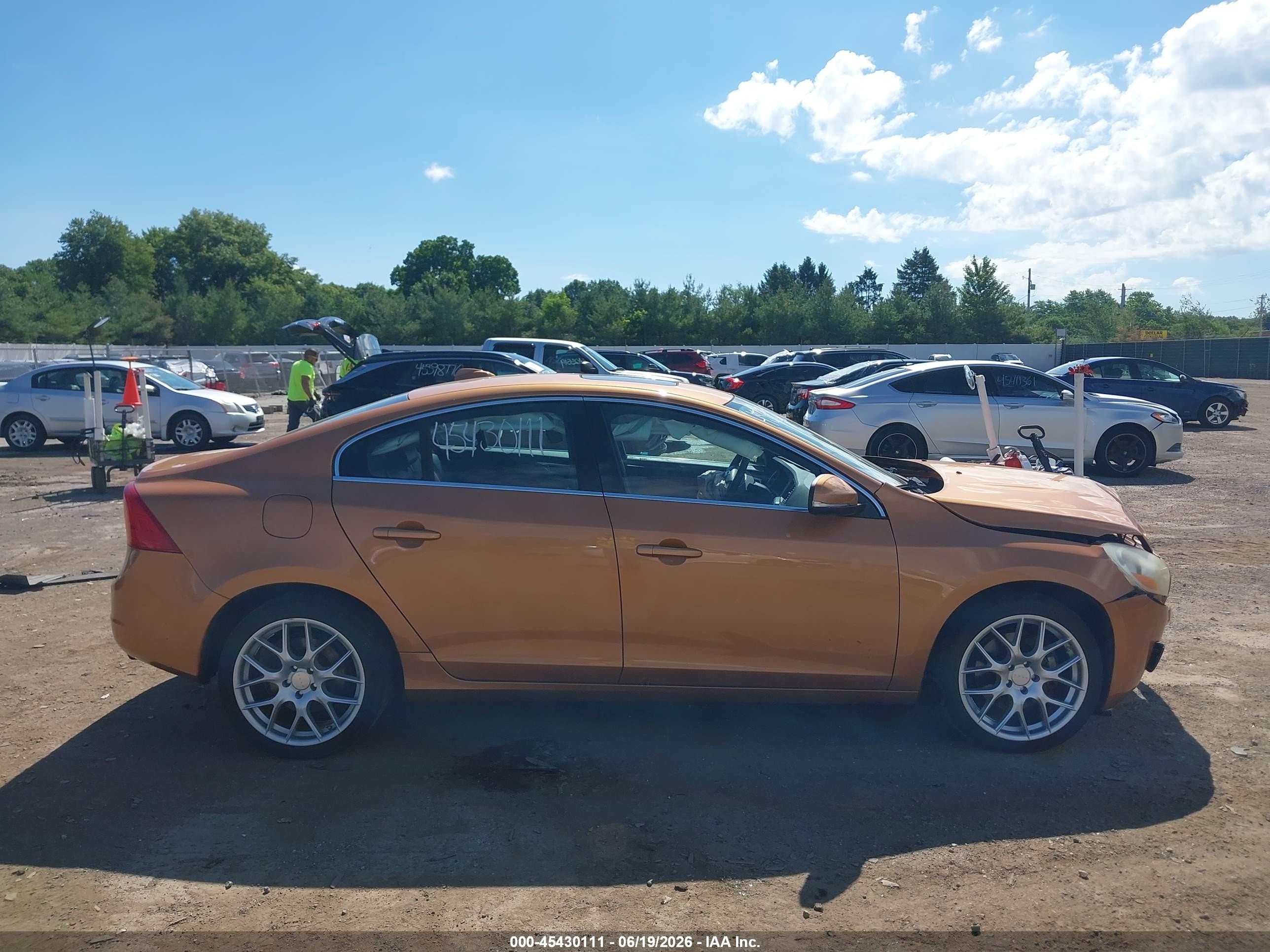 2011 Volvo S60 T6 Оранжевый vin: YV1902FH0B2000677