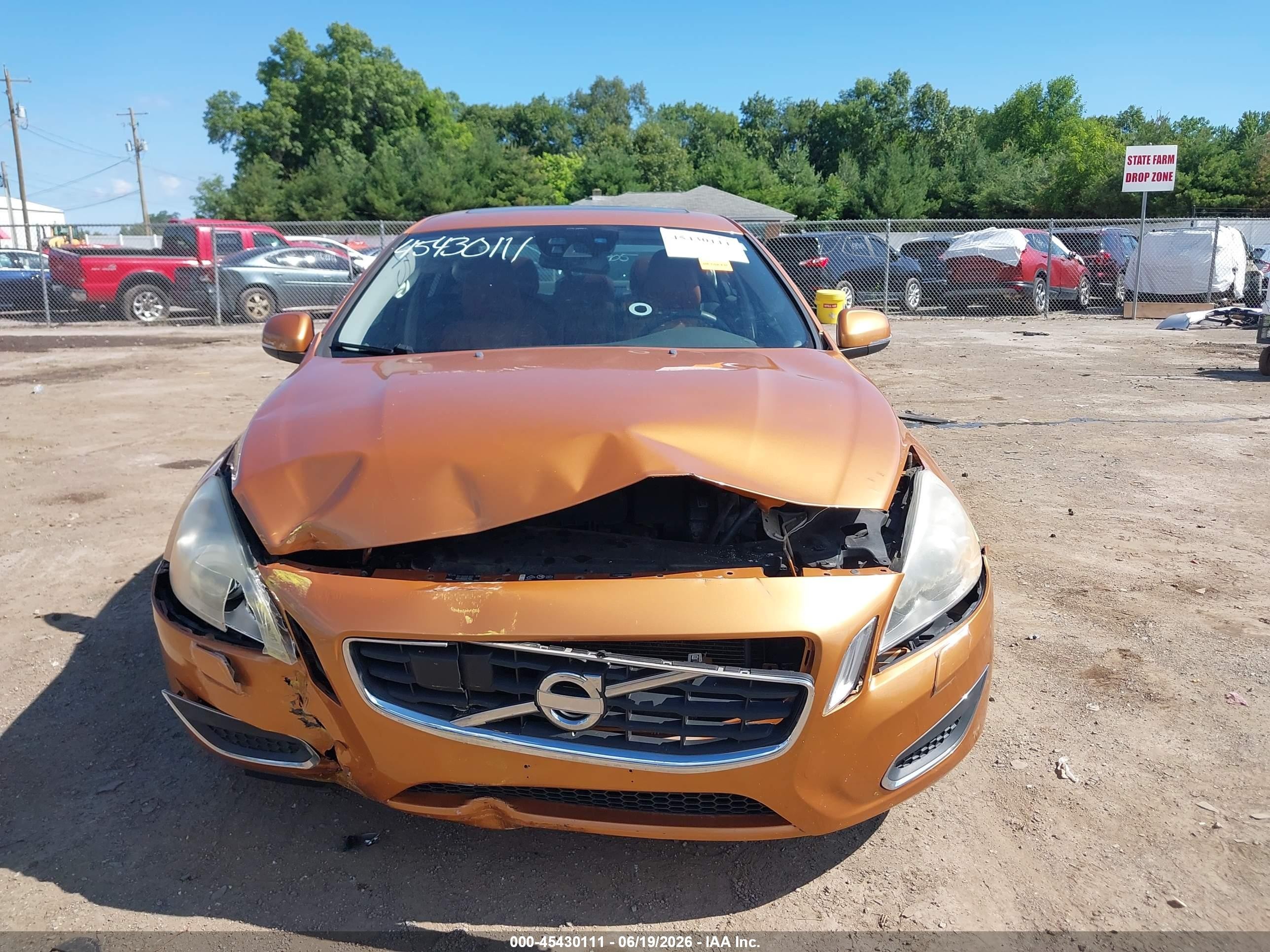 2011 Volvo S60 T6 Оранжевый vin: YV1902FH0B2000677