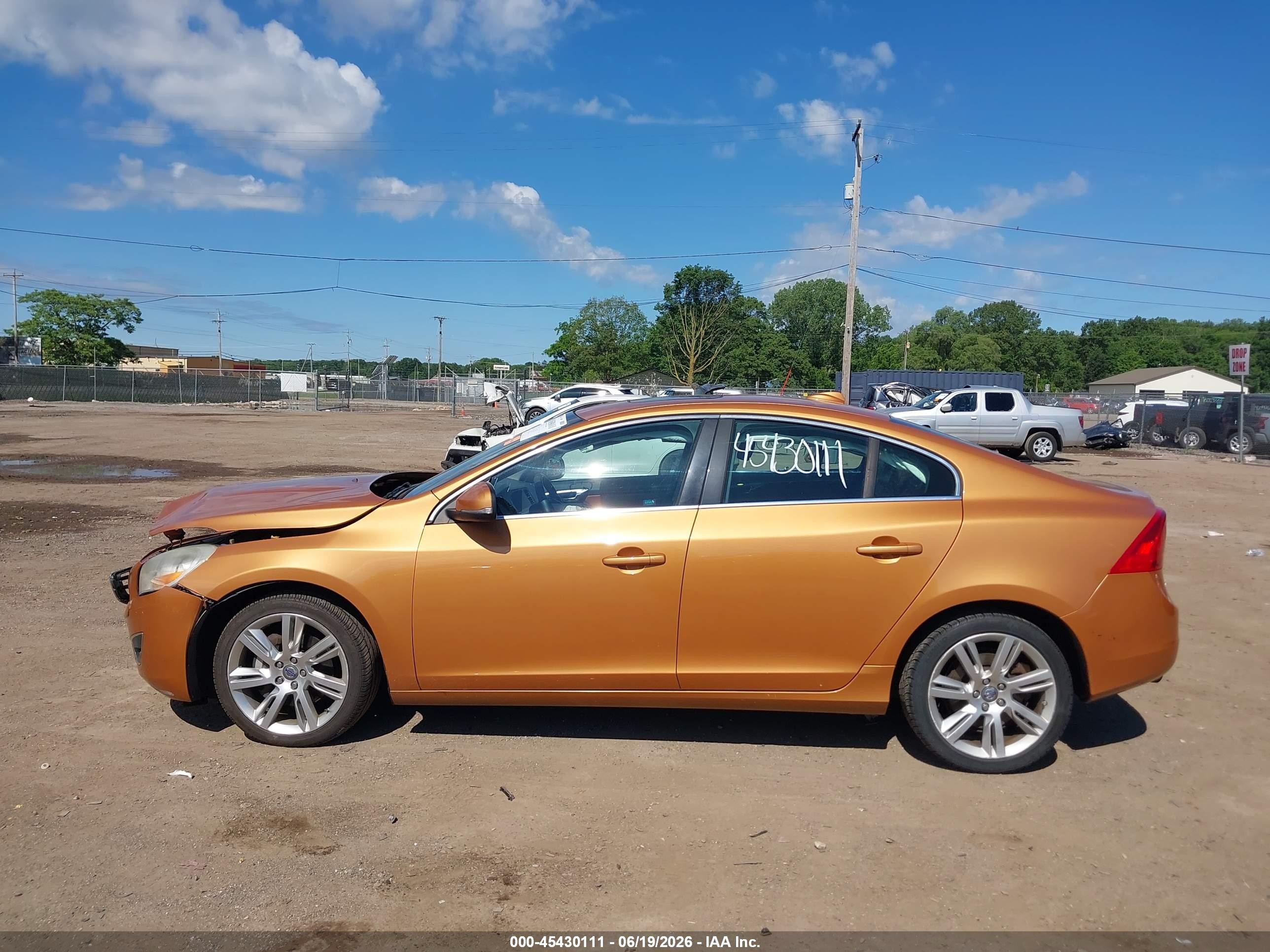 2011 Volvo S60 T6 Оранжевый vin: YV1902FH0B2000677