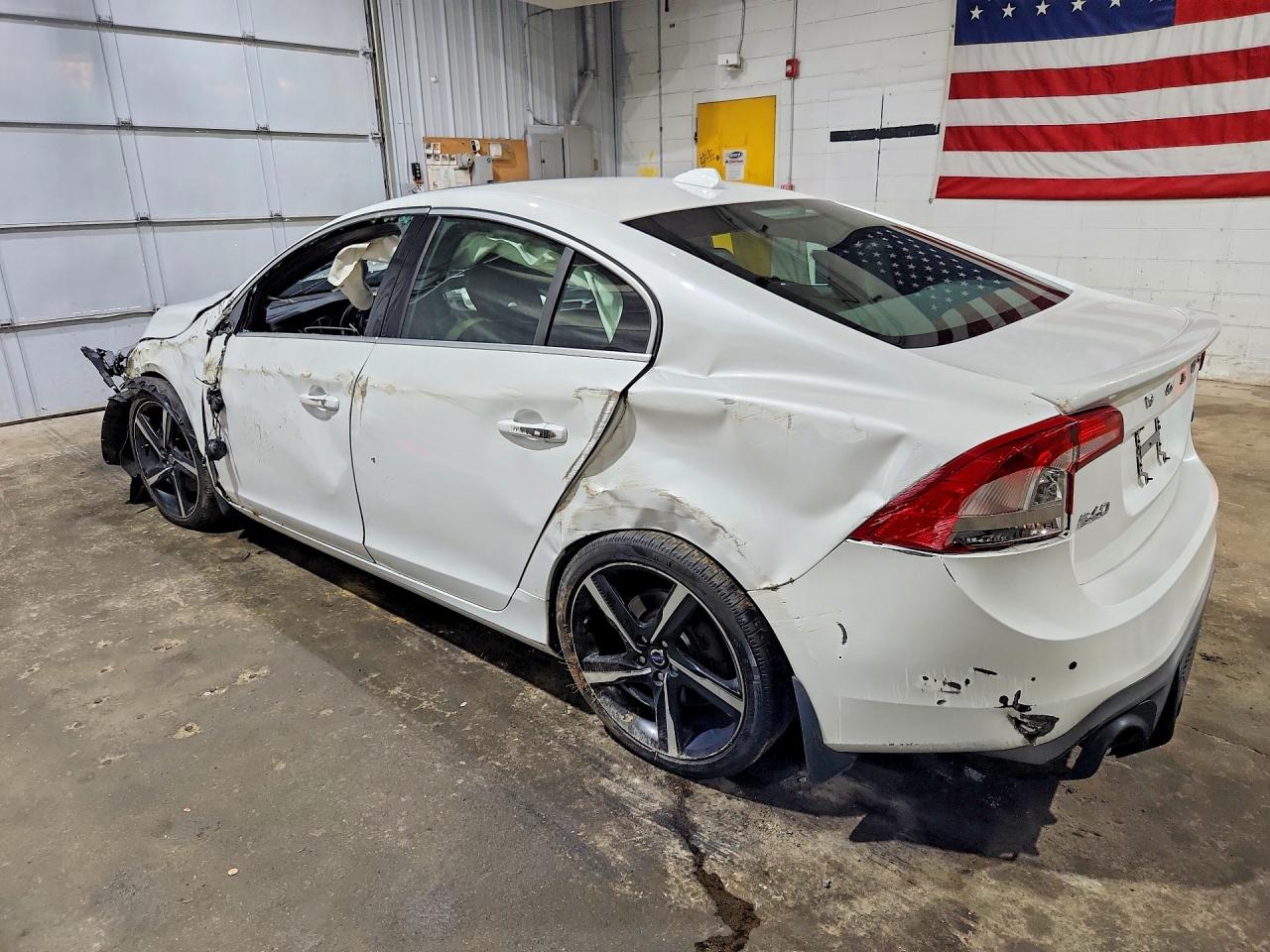 2014 Volvo S60 T6 Белый vin: YV1902FH0E2297132