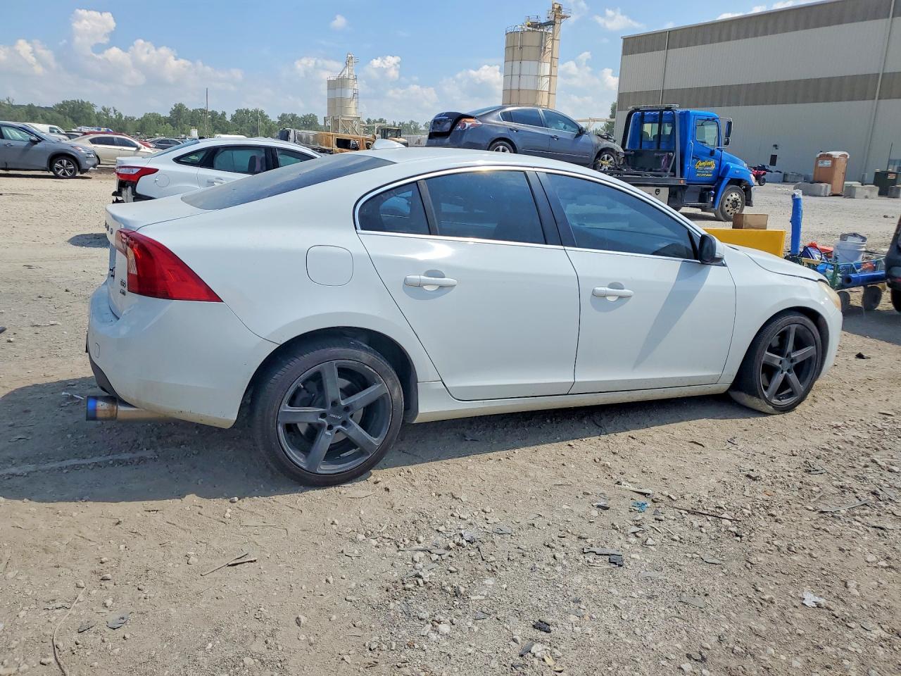 2011 Volvo S60 T6 White vin: YV1902FH2B2015147