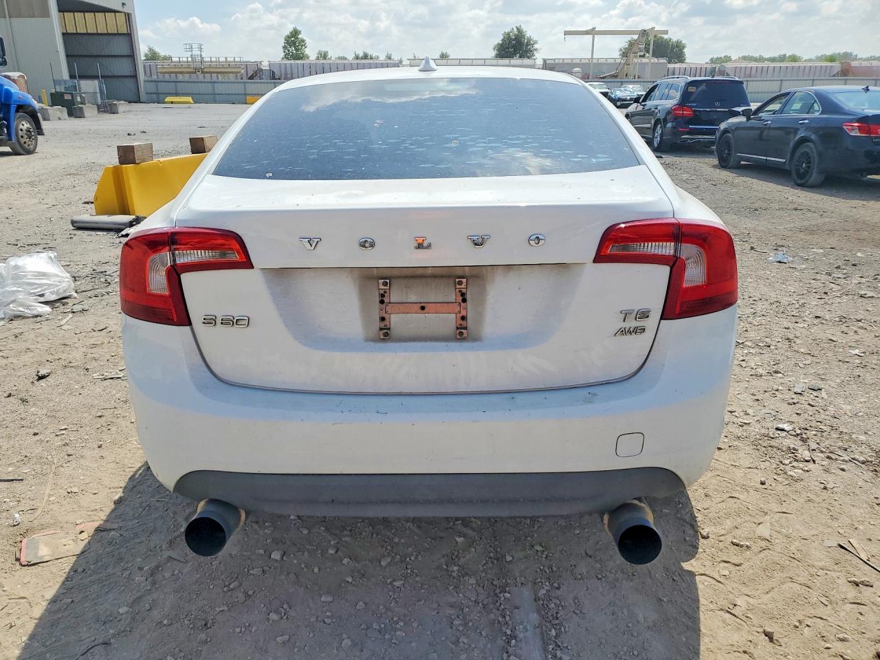 2011 Volvo S60 T6 White vin: YV1902FH2B2015147