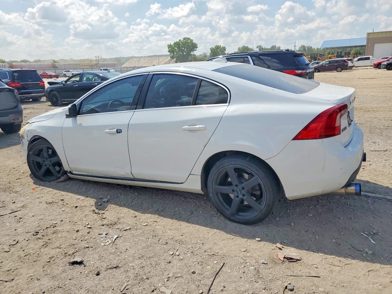 2011 Volvo S60 T6 White vin: YV1902FH2B2015147
