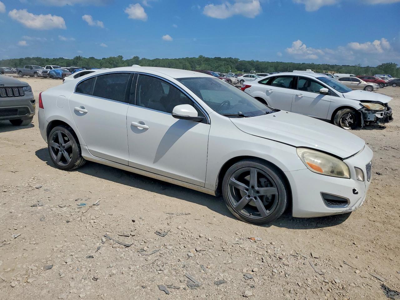 2011 Volvo S60 T6 White vin: YV1902FH2B2015147