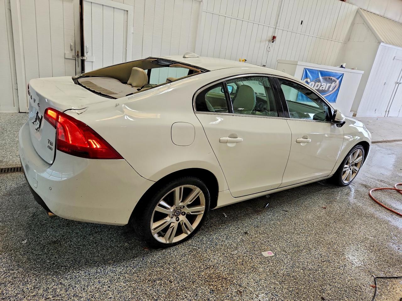 2011 Volvo S60 T6 White vin: YV1902FH5B2014266