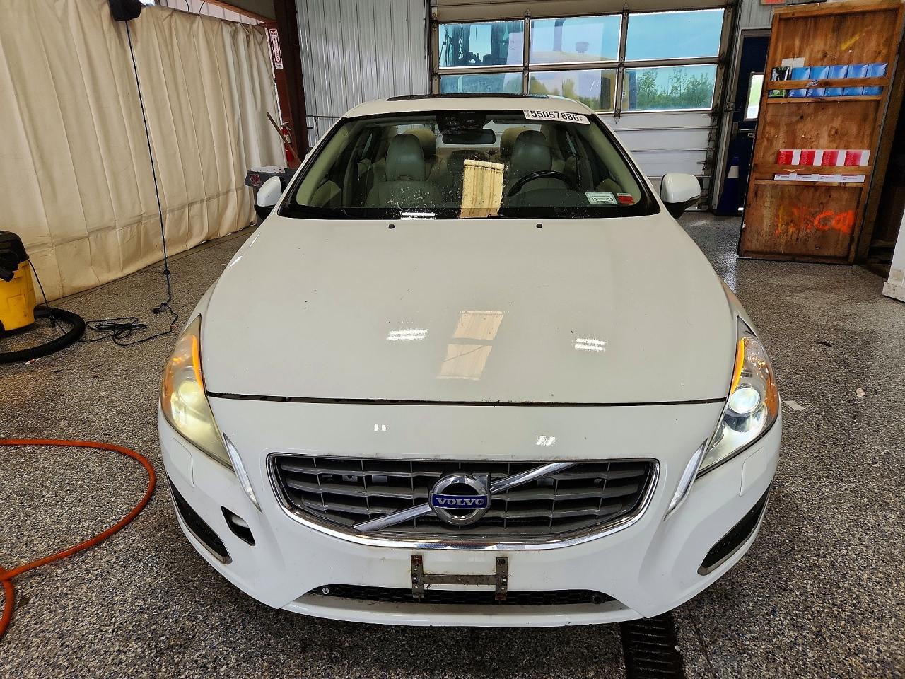 2011 Volvo S60 T6 White vin: YV1902FH5B2014266