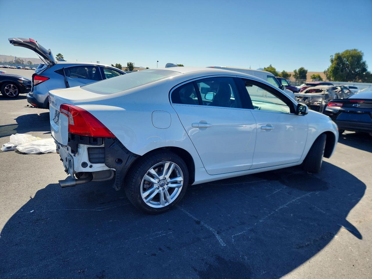 2011 Volvo S60 T6 White vin: YV1902FH6B2012851