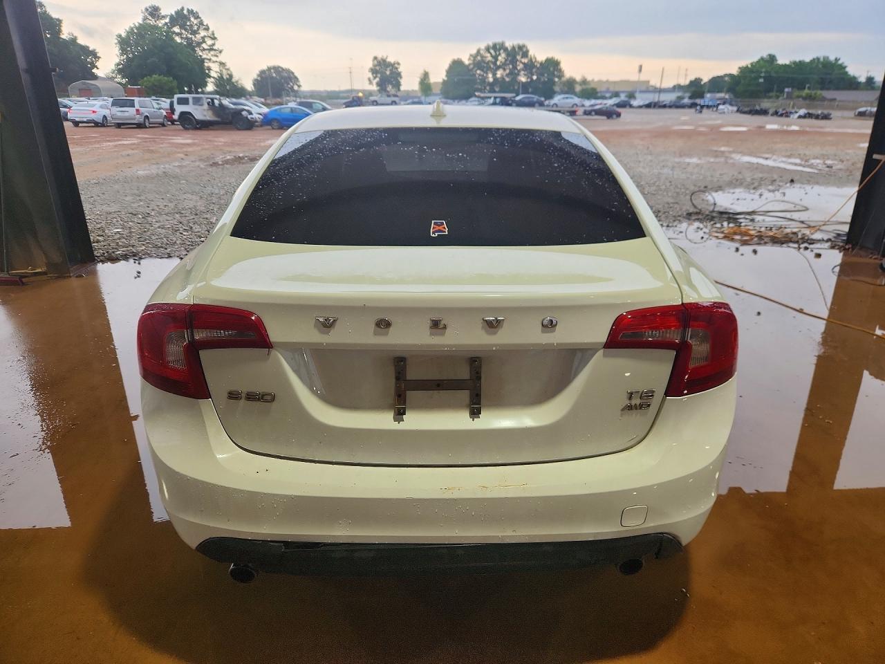 2011 Volvo S60 T6 White vin: YV1902FH6B2017273