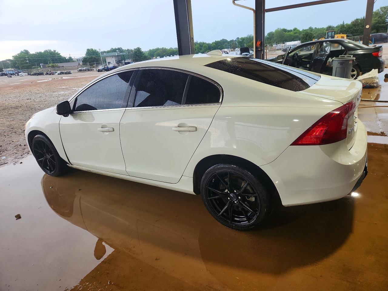 2011 Volvo S60 T6 White vin: YV1902FH6B2017273
