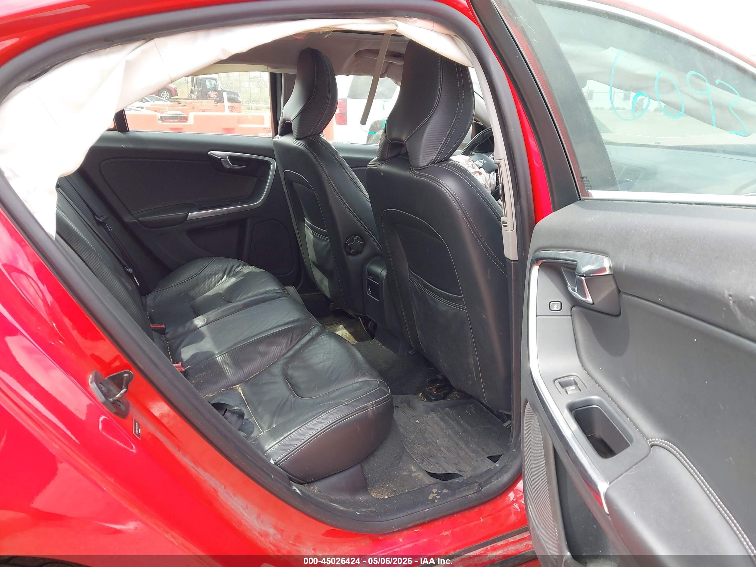 2013 Volvo S60 T6 Red vin: YV1902FHXD2183198