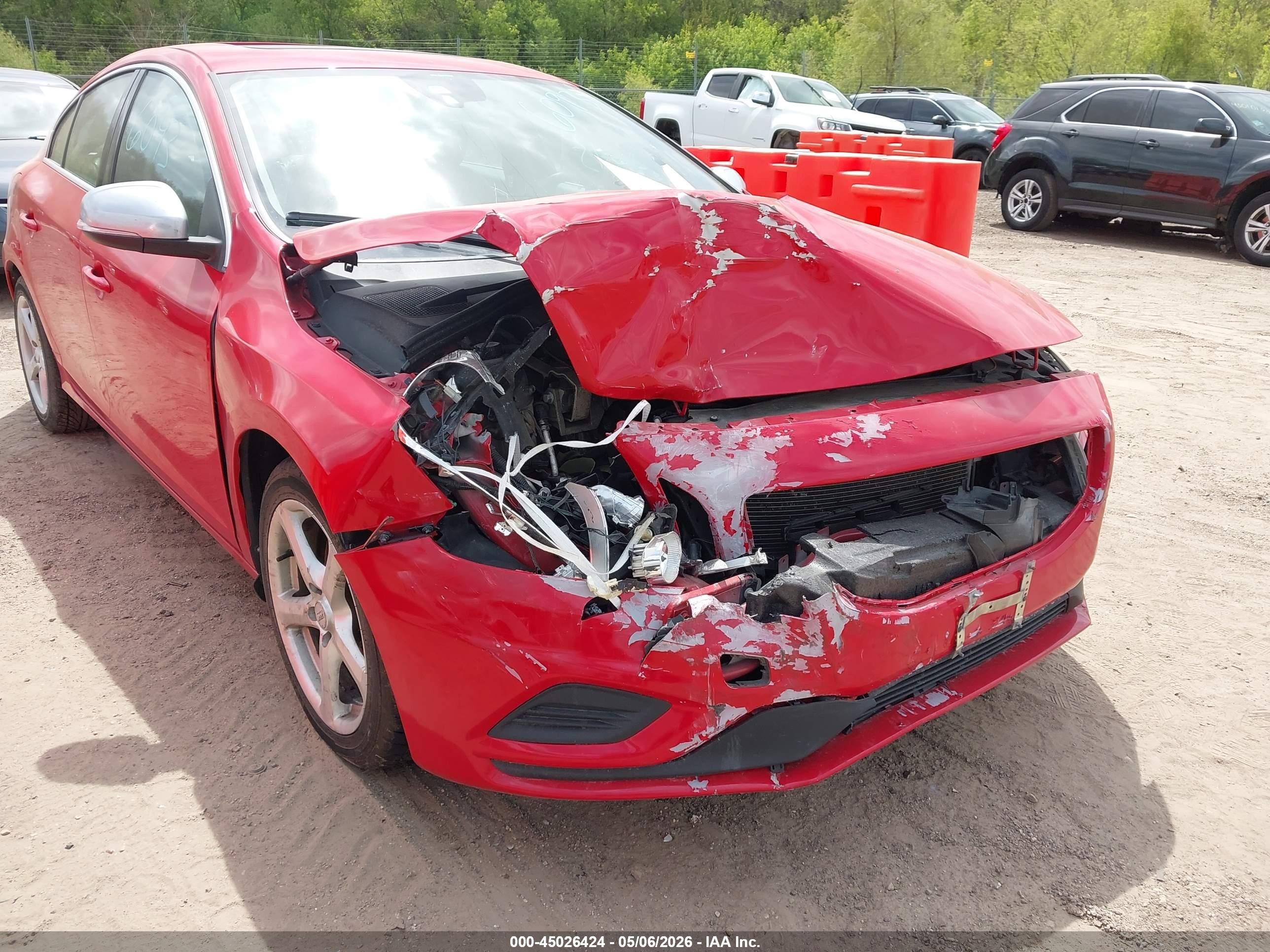 2013 Volvo S60 T6 Red vin: YV1902FHXD2183198