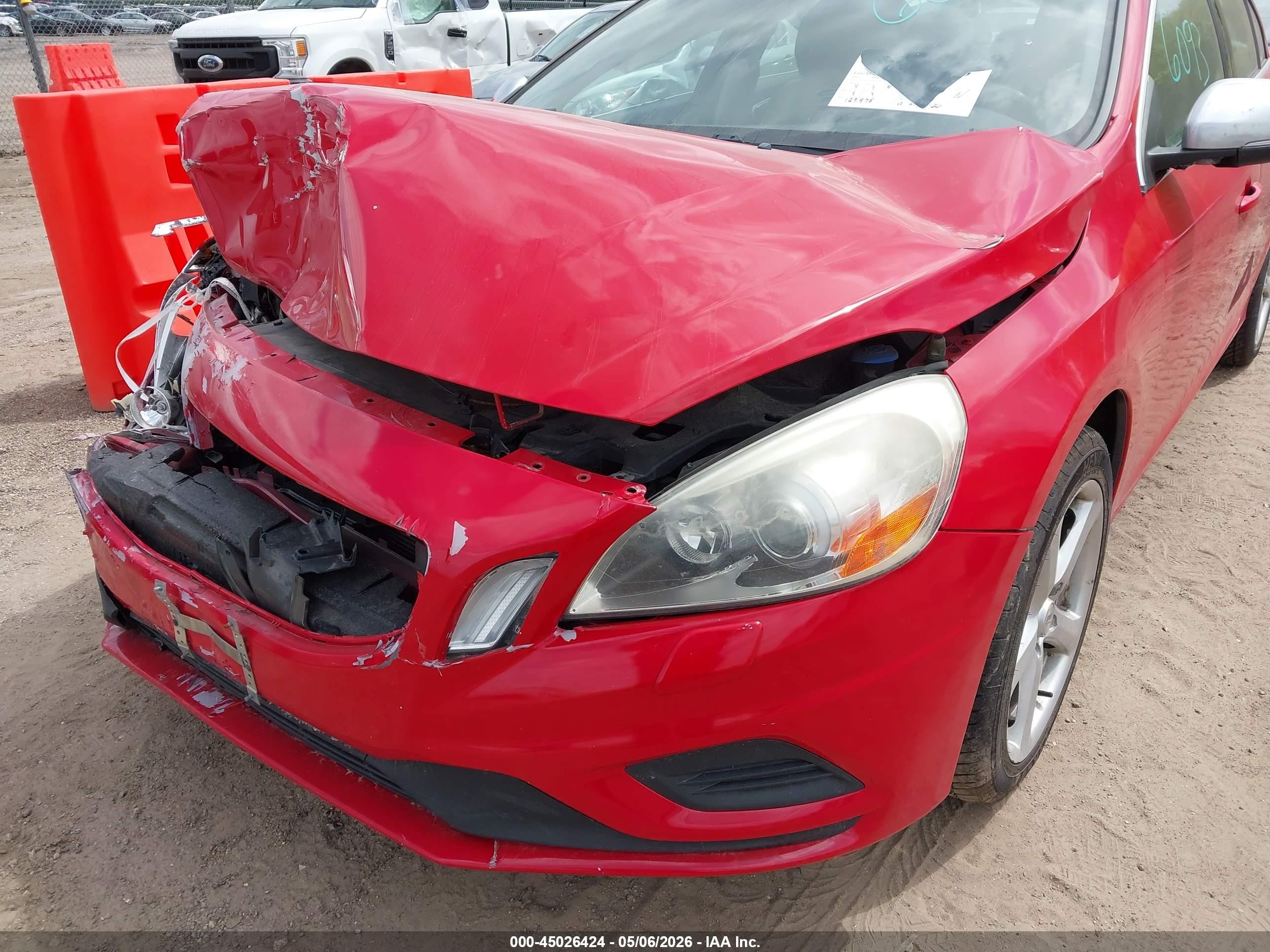 2013 Volvo S60 T6 Red vin: YV1902FHXD2183198