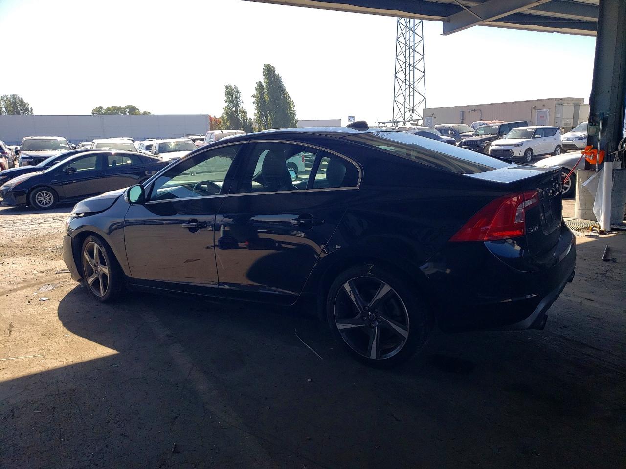 2015 Volvo S60 Platinum Black vin: YV1902TS5F2334645