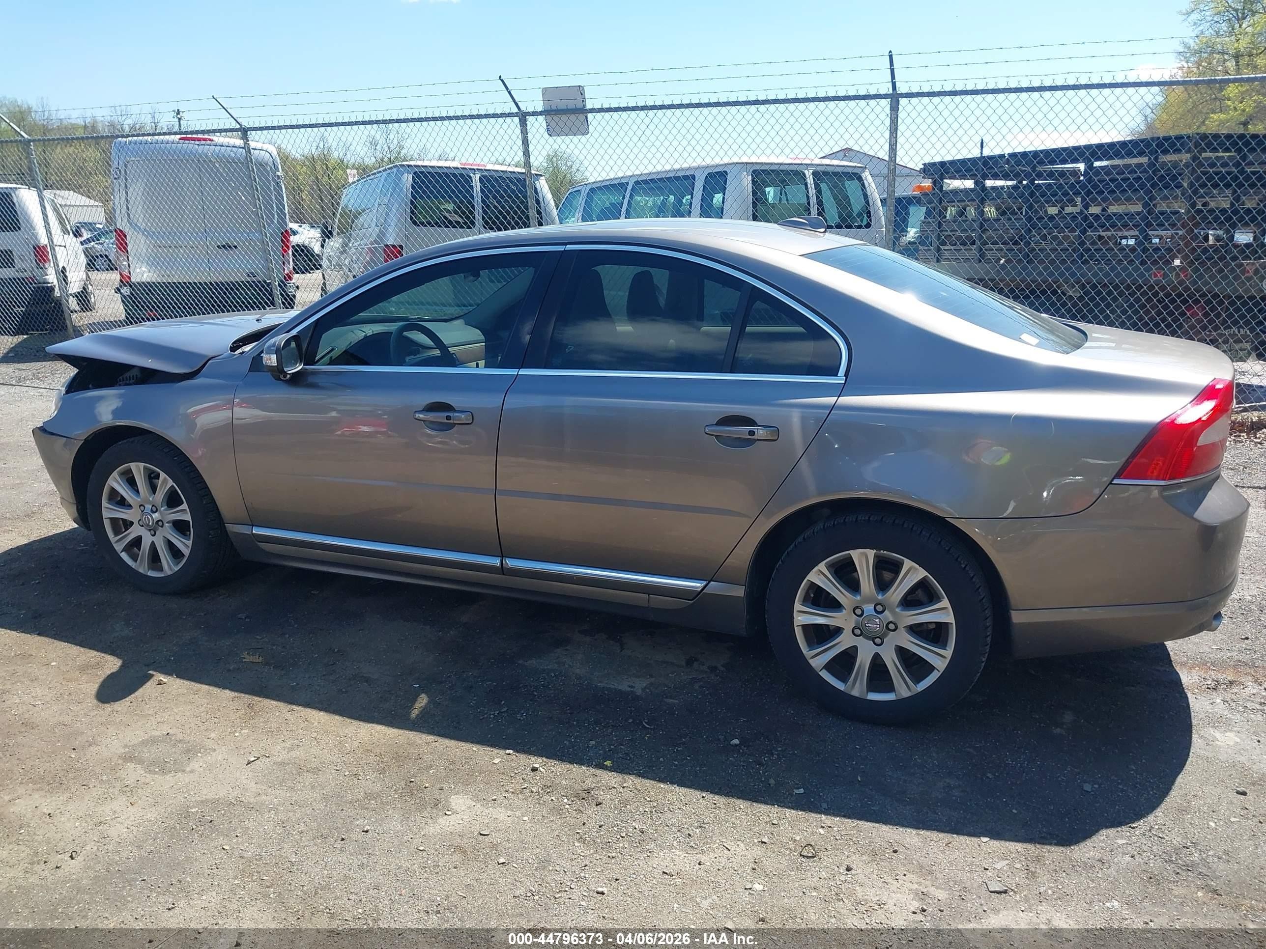 2010 Volvo S80 3.2 Cream vin: YV1960AS2A1127554