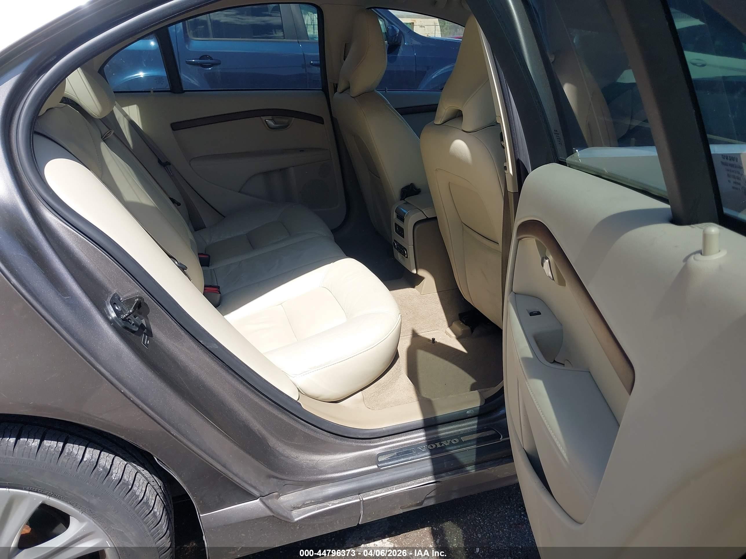 2010 Volvo S80 3.2 Cream vin: YV1960AS2A1127554