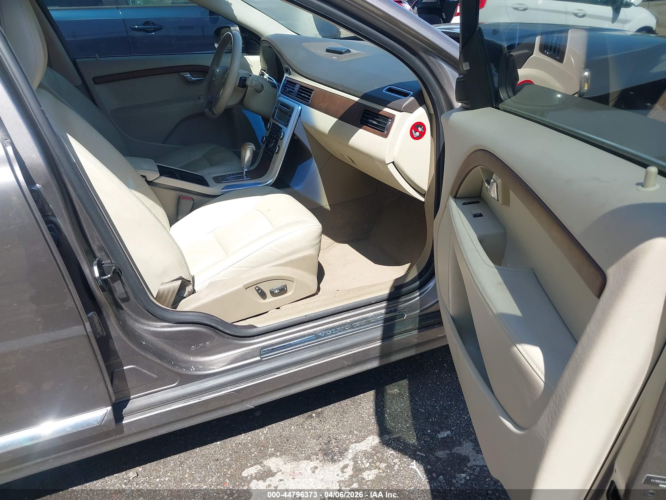 2010 Volvo S80 3.2 Cream vin: YV1960AS2A1127554