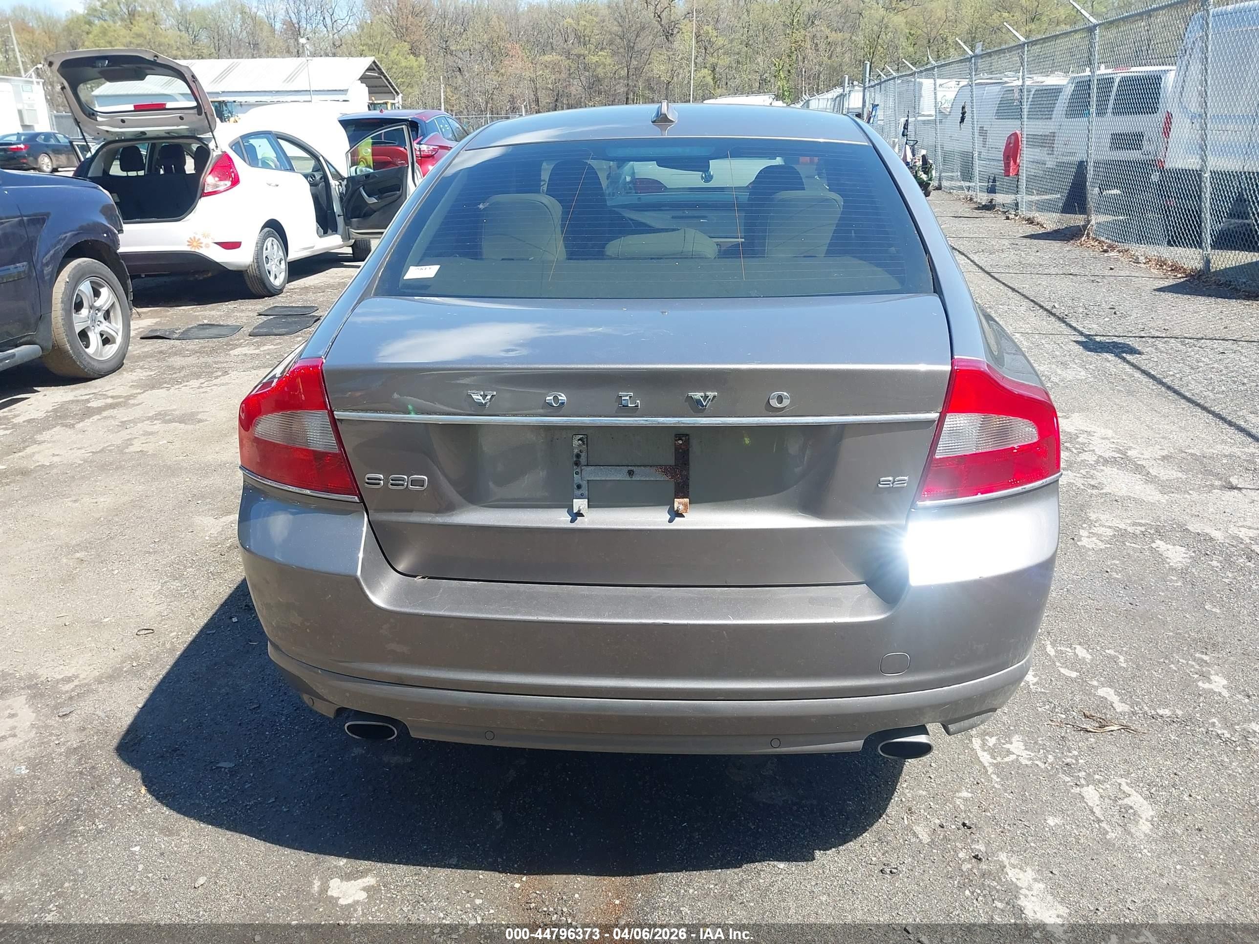 2010 Volvo S80 3.2 Cream vin: YV1960AS2A1127554